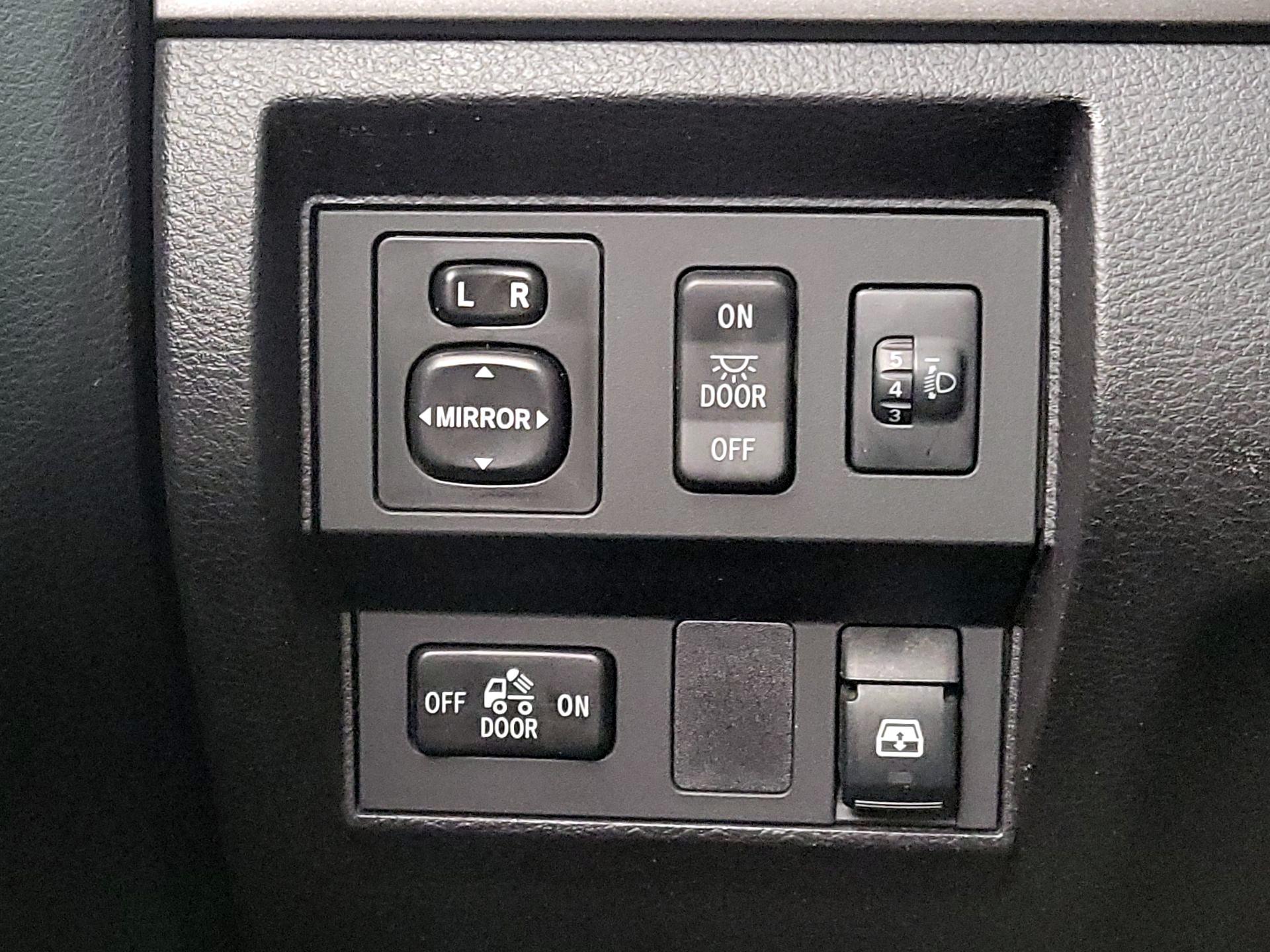 Thumbnail: 2014 Toyota Tundra - 13