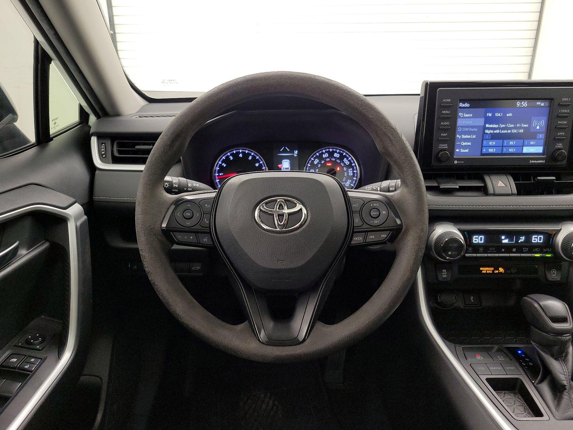 Thumbnail: 2021 Toyota RAV4 - 10