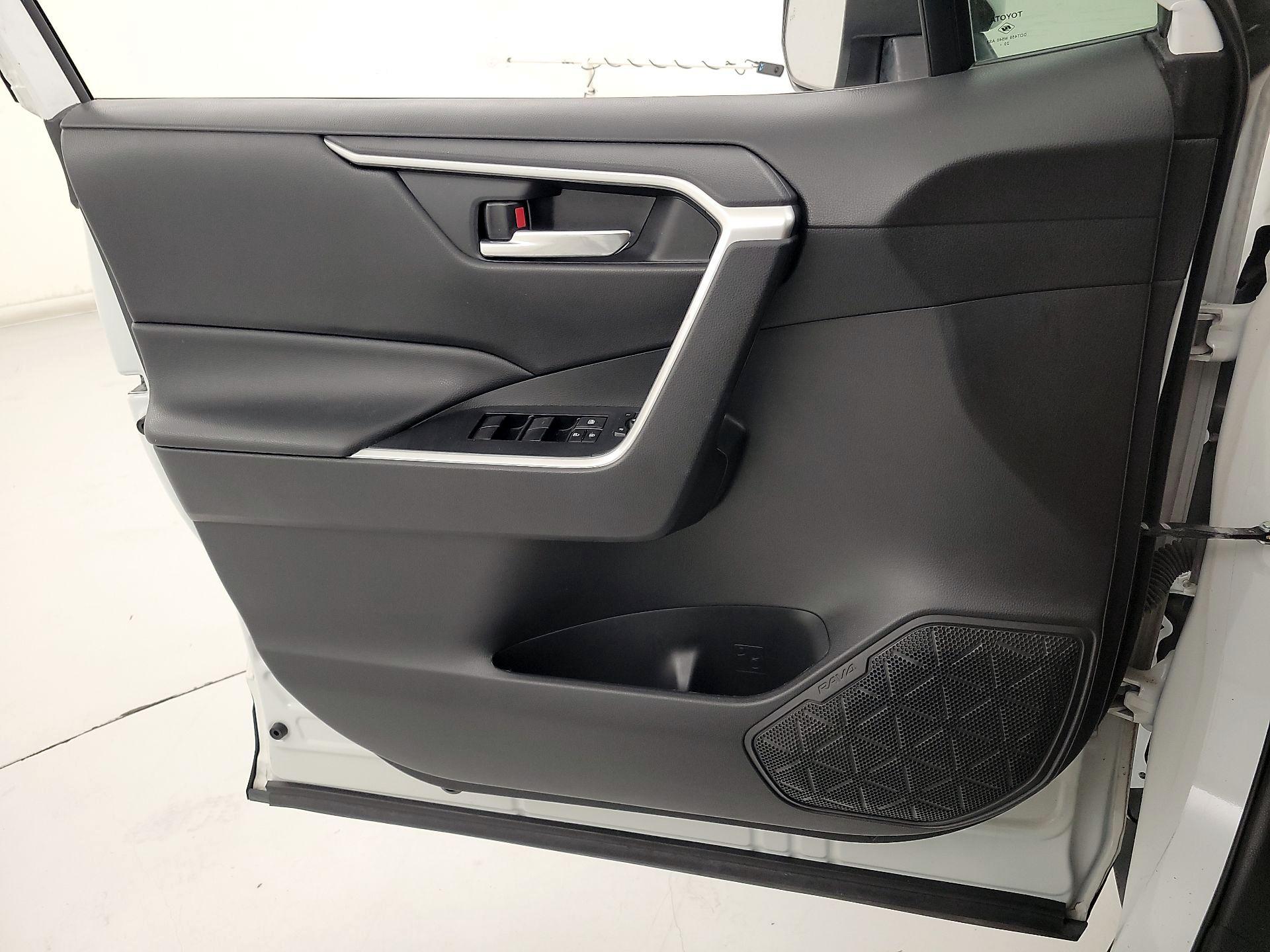 Thumbnail: 2021 Toyota RAV4 - 12