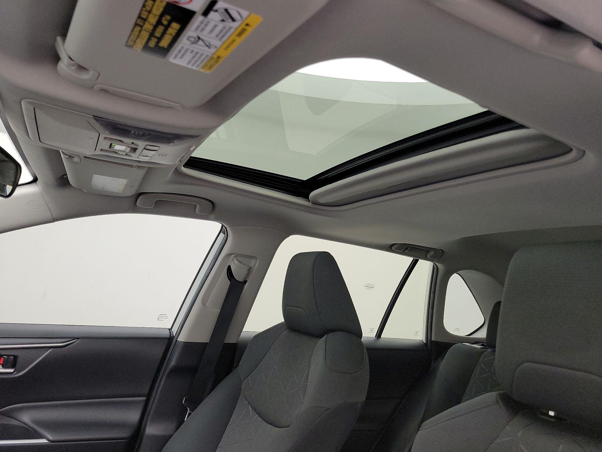 Thumbnail: 2021 Toyota RAV4 - 19