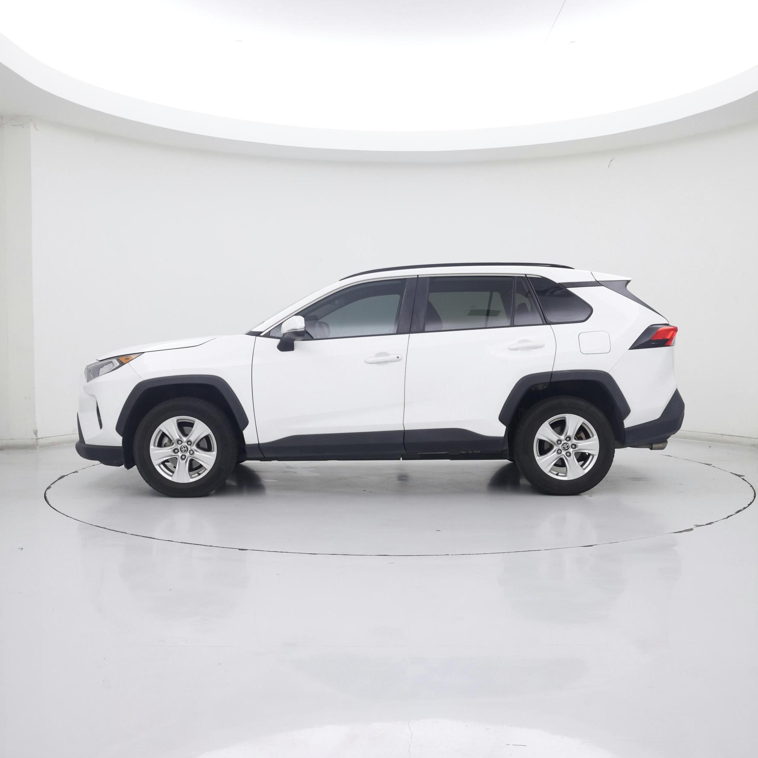 Thumbnail: 2021 Toyota RAV4 - 3
