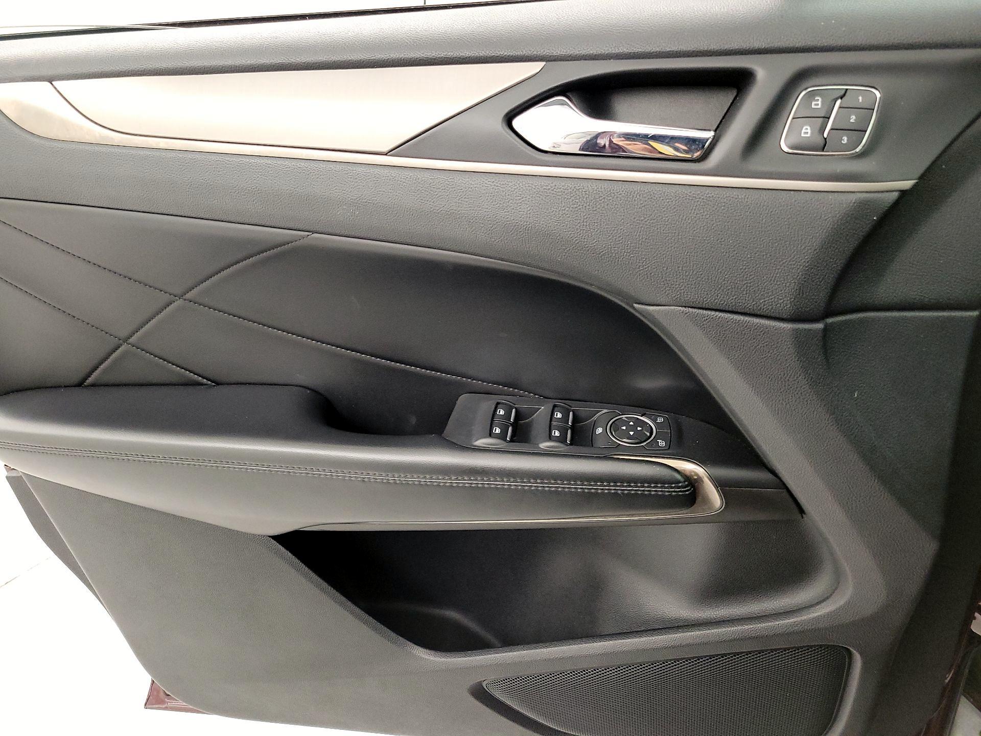 Thumbnail: 2016 Lincoln MKC - 12