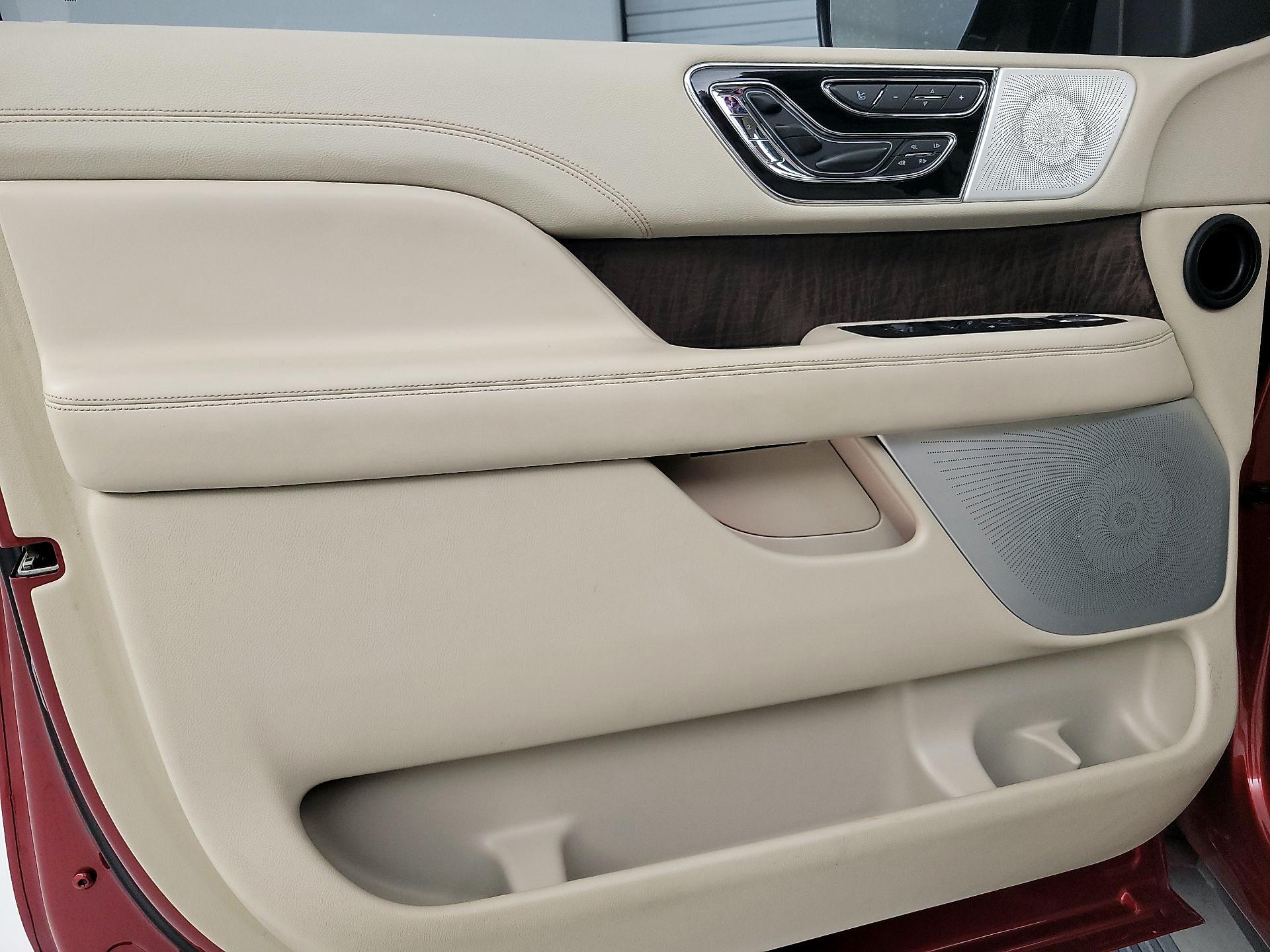 Thumbnail: 2018 Lincoln Navigator - 12