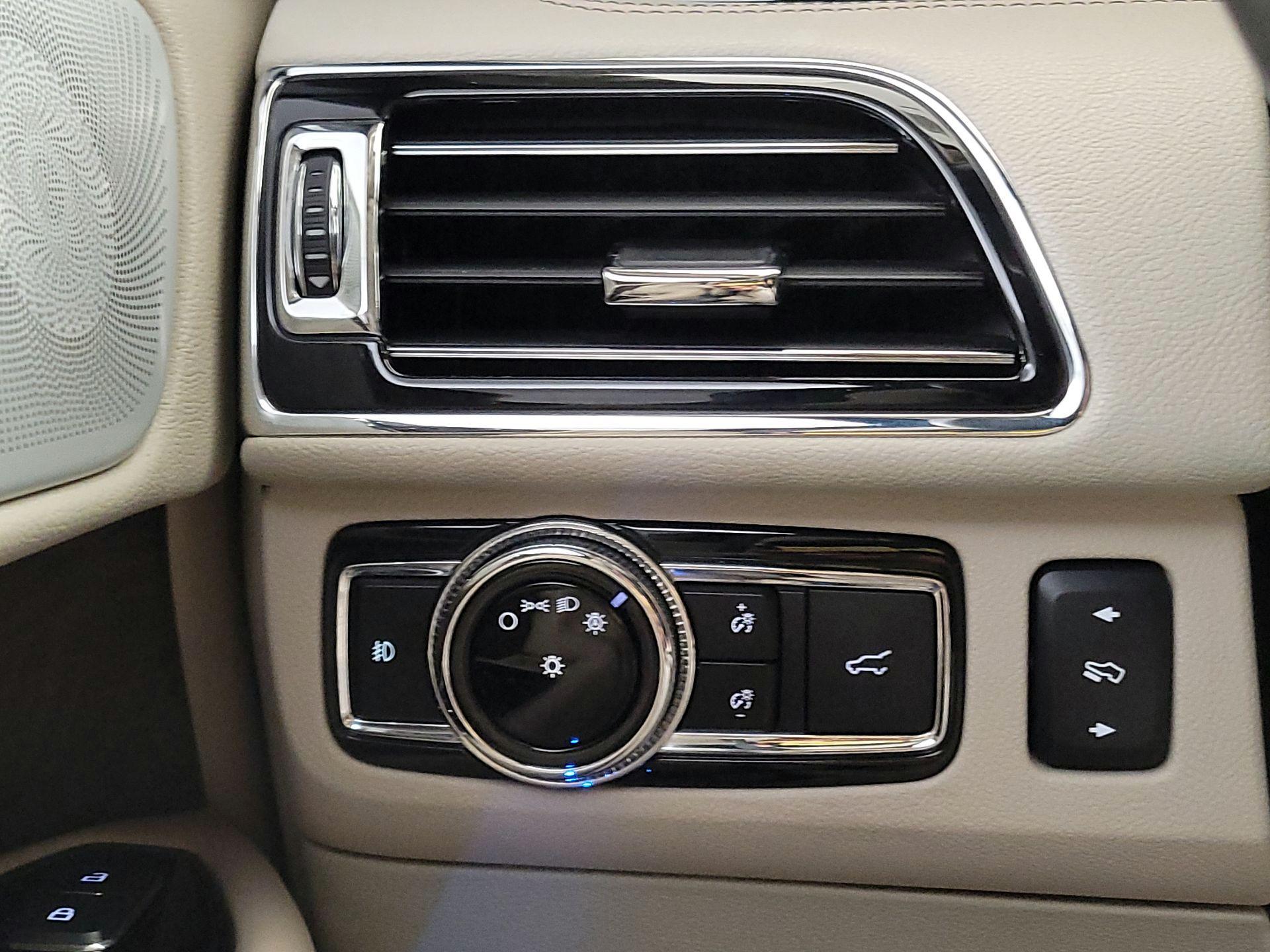 Thumbnail: 2018 Lincoln Navigator - 13