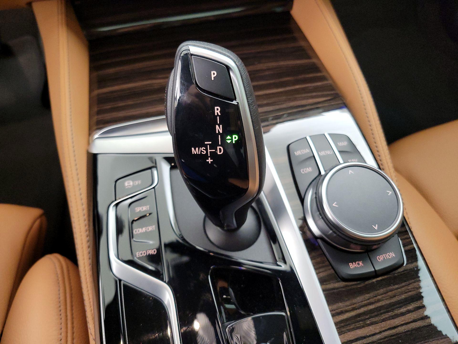 Thumbnail: 2022 BMW 5 Series - 18