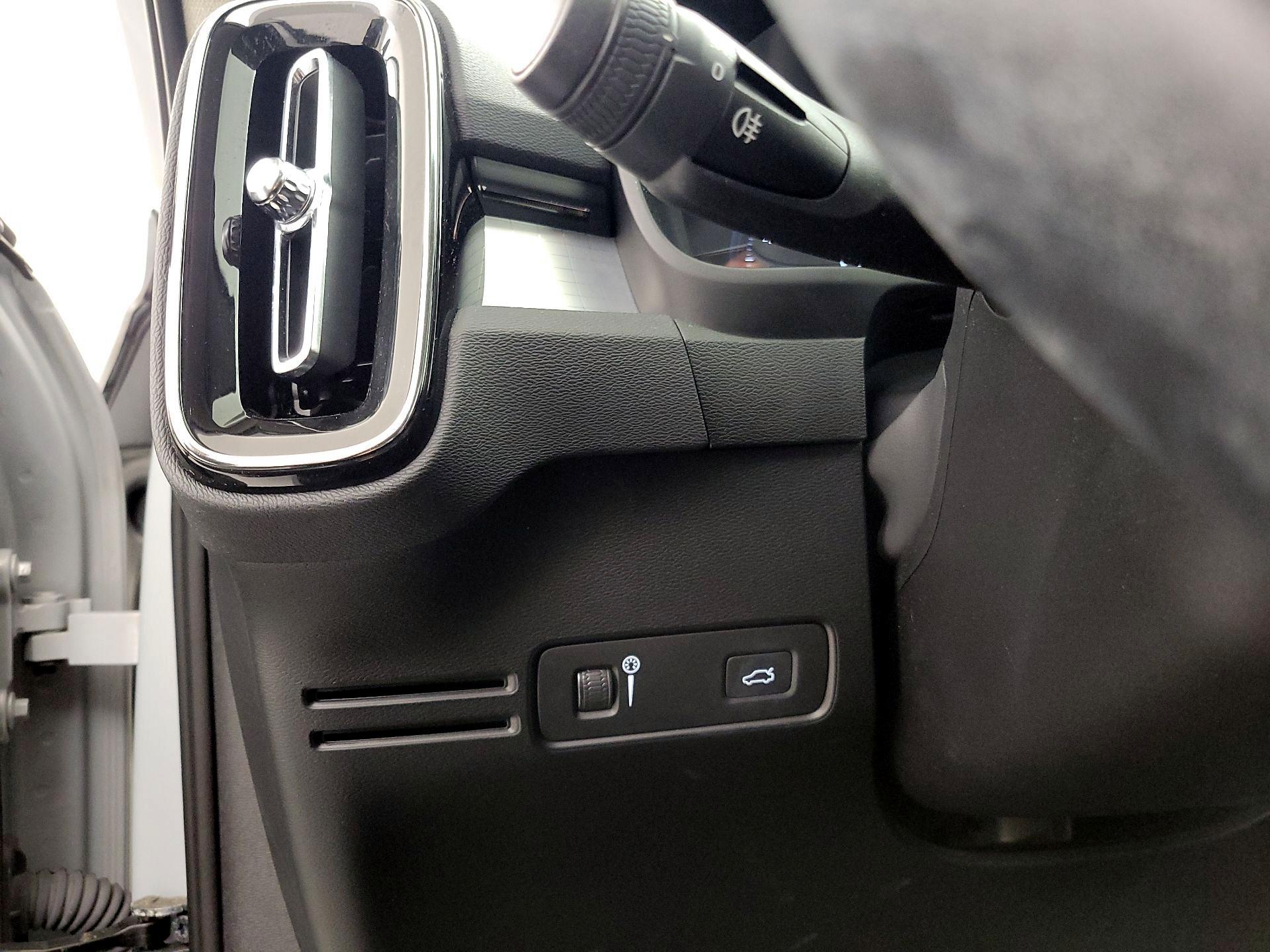 Thumbnail: 2020 Volvo XC40 - 13