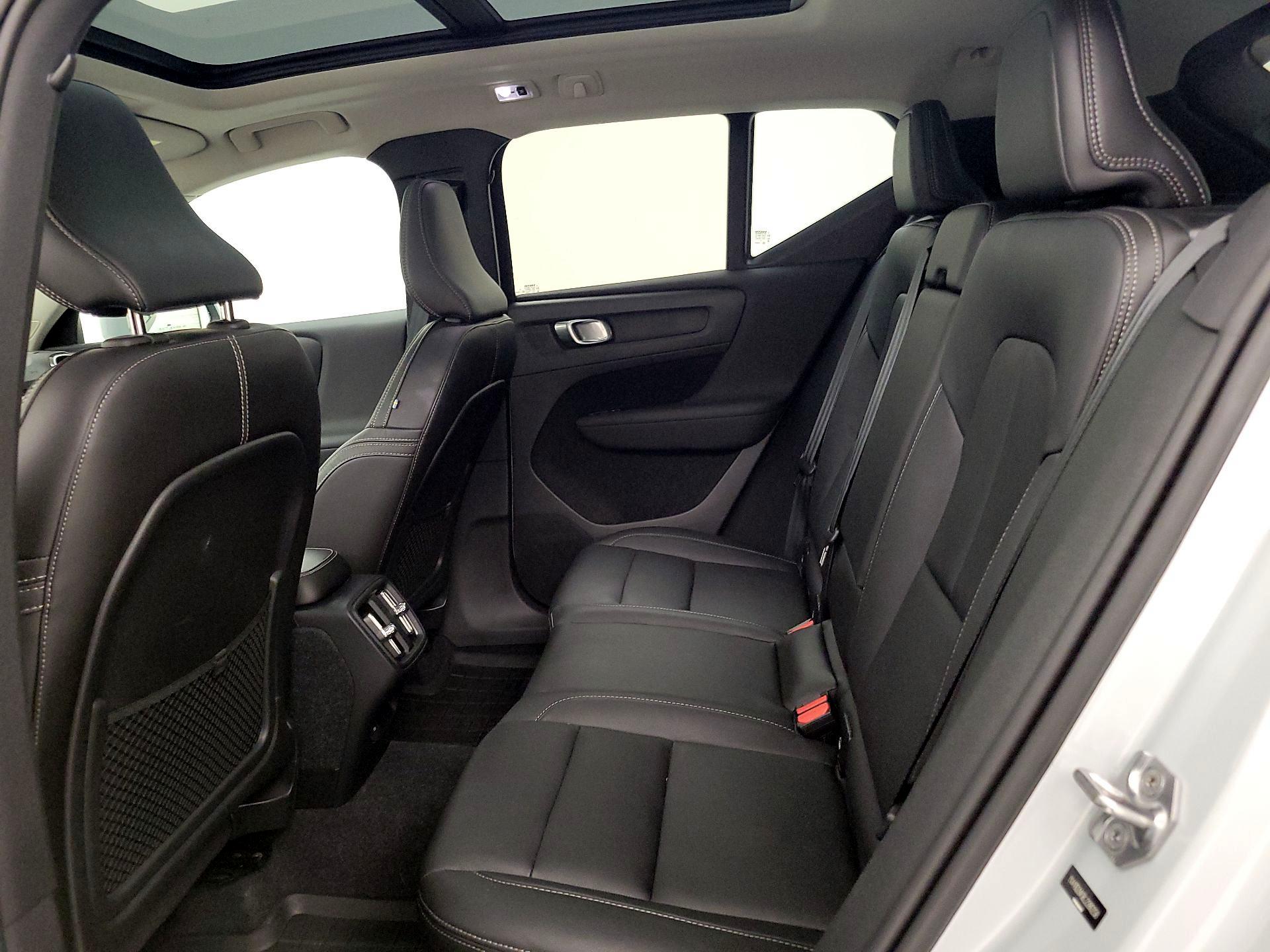 Thumbnail: 2020 Volvo XC40 - 20