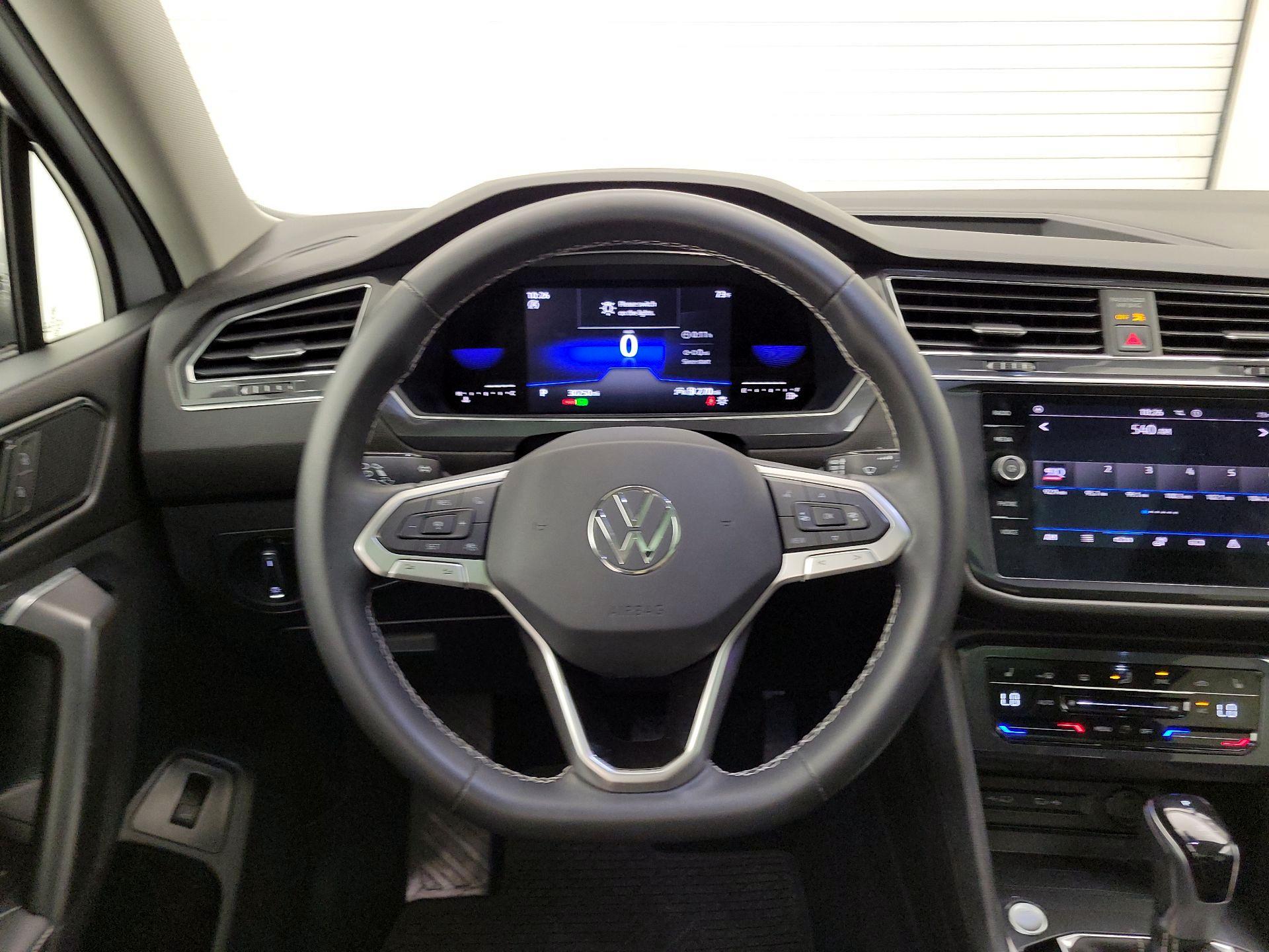 Thumbnail: 2022 Volkswagen Tiguan - 10