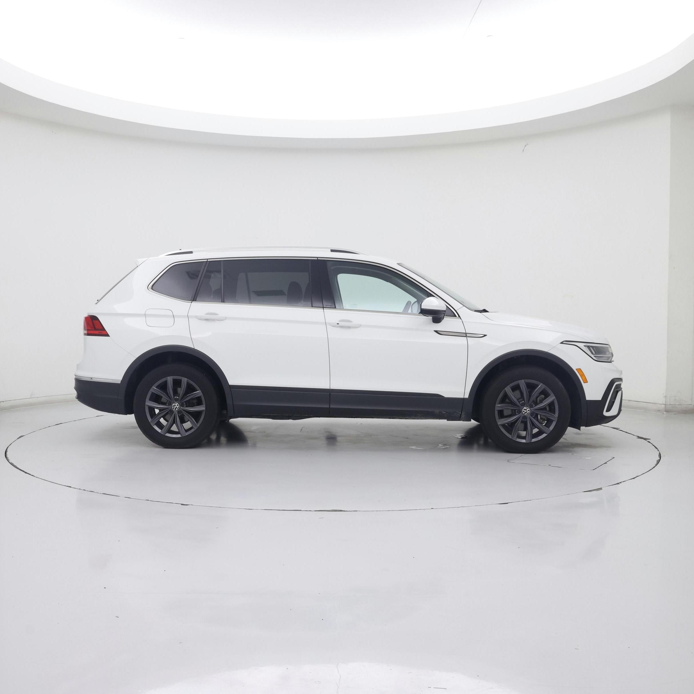 Thumbnail: 2022 Volkswagen Tiguan - 7