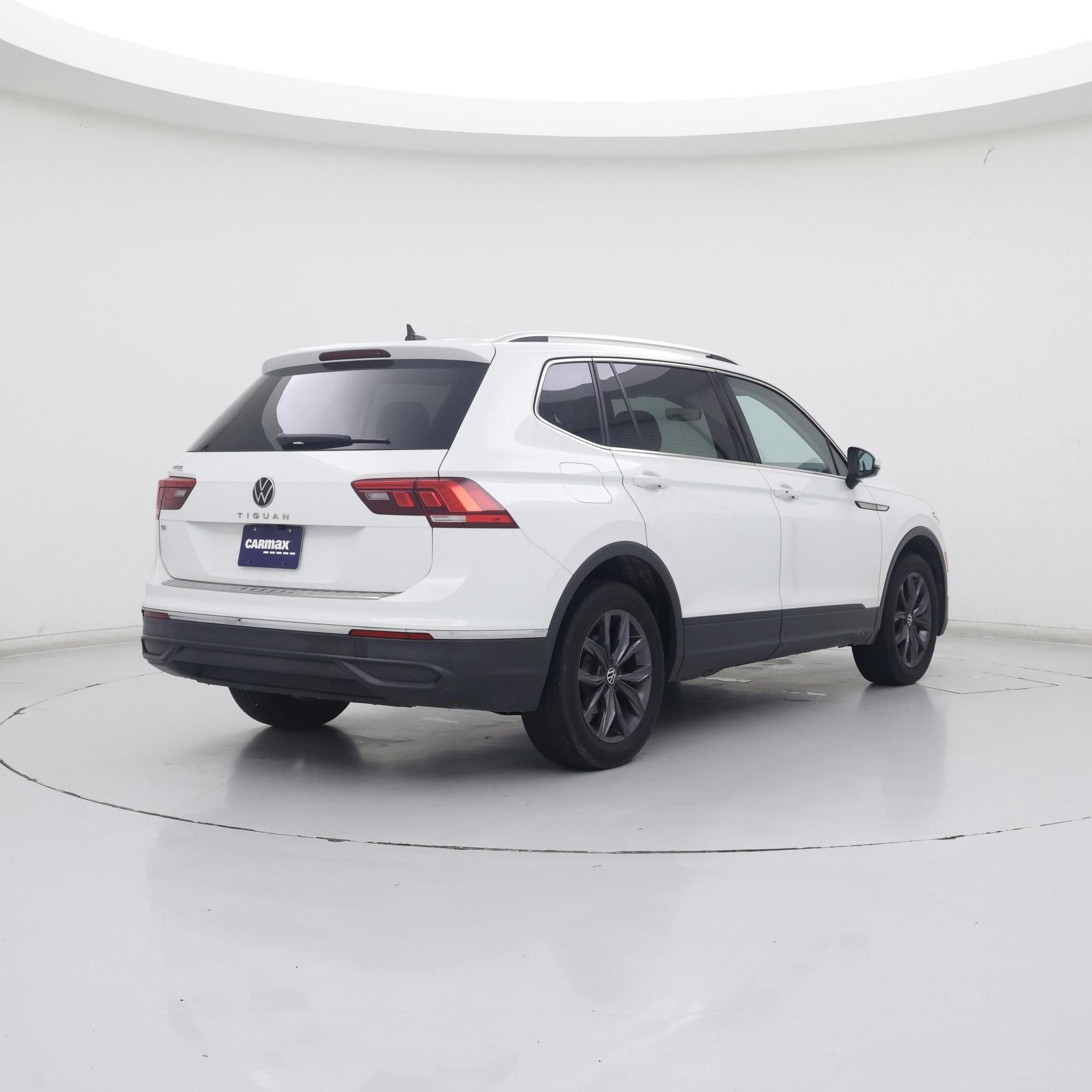 Thumbnail: 2022 Volkswagen Tiguan - 8