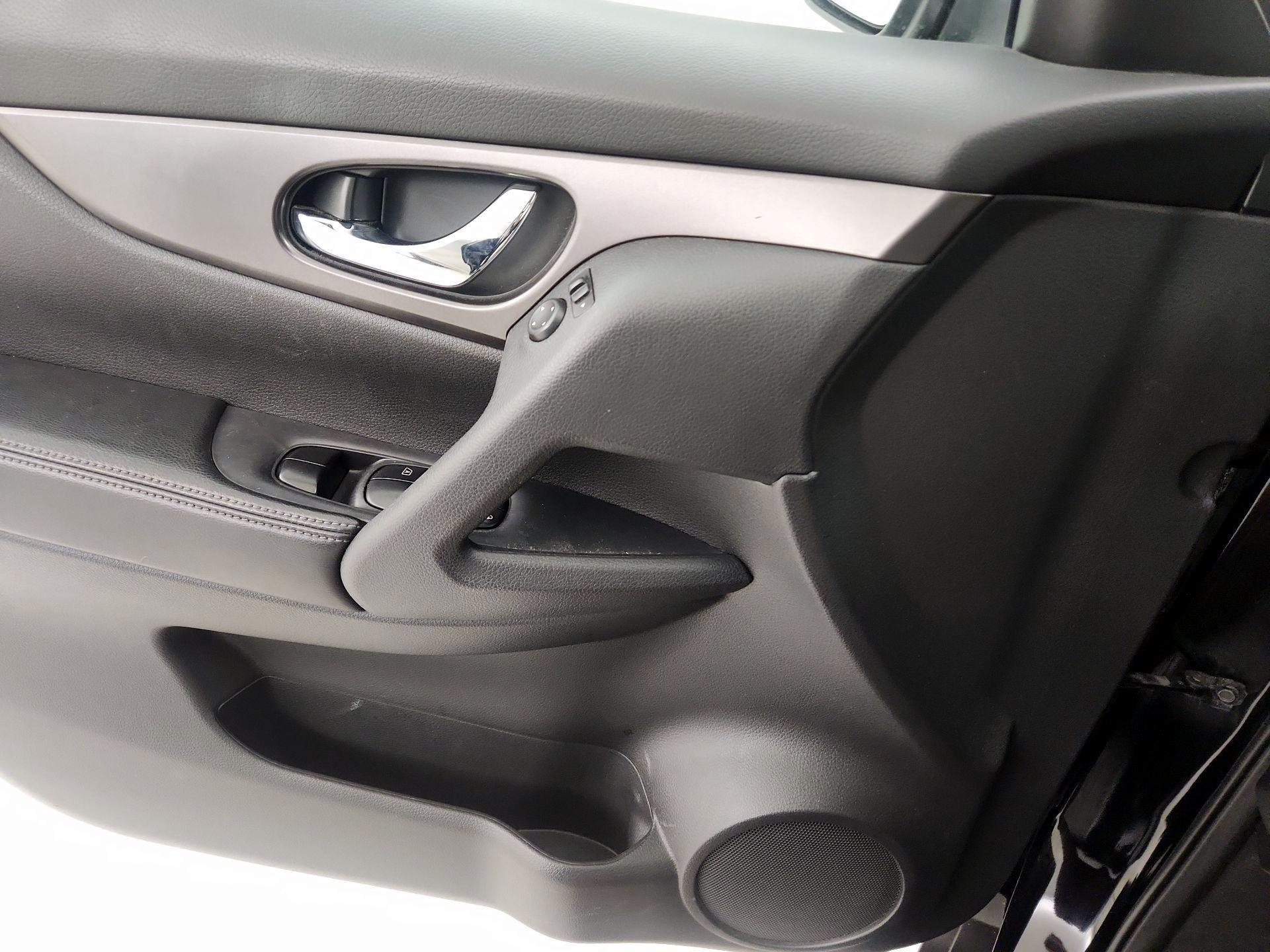 Thumbnail: 2014 Nissan Rogue - 12