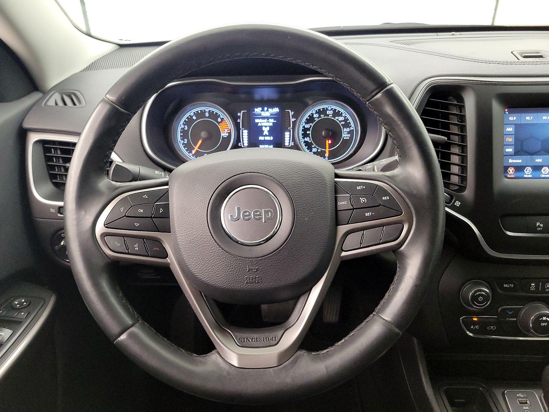 Thumbnail: 2019 Jeep Cherokee - 10