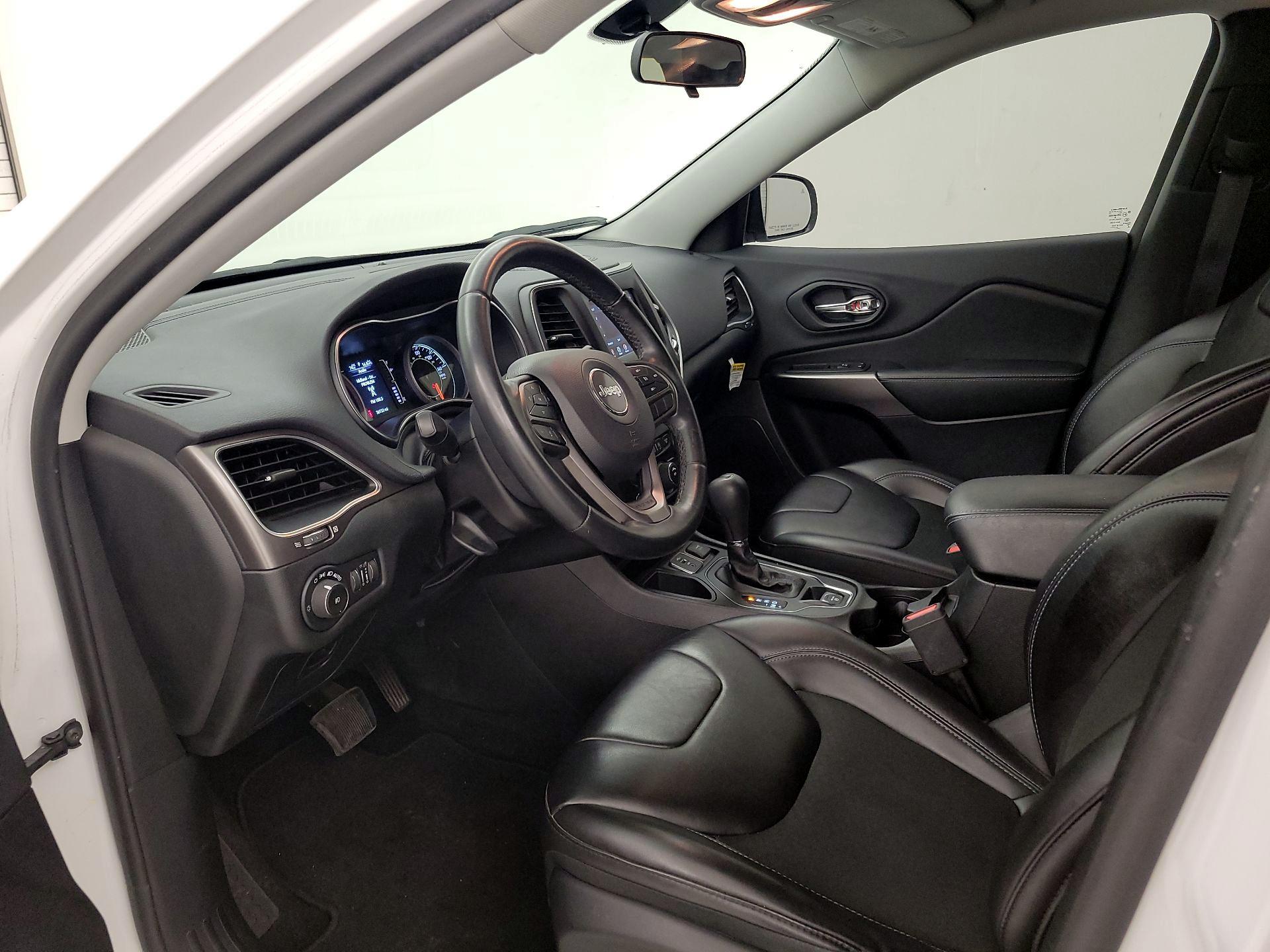 Thumbnail: 2019 Jeep Cherokee - 11