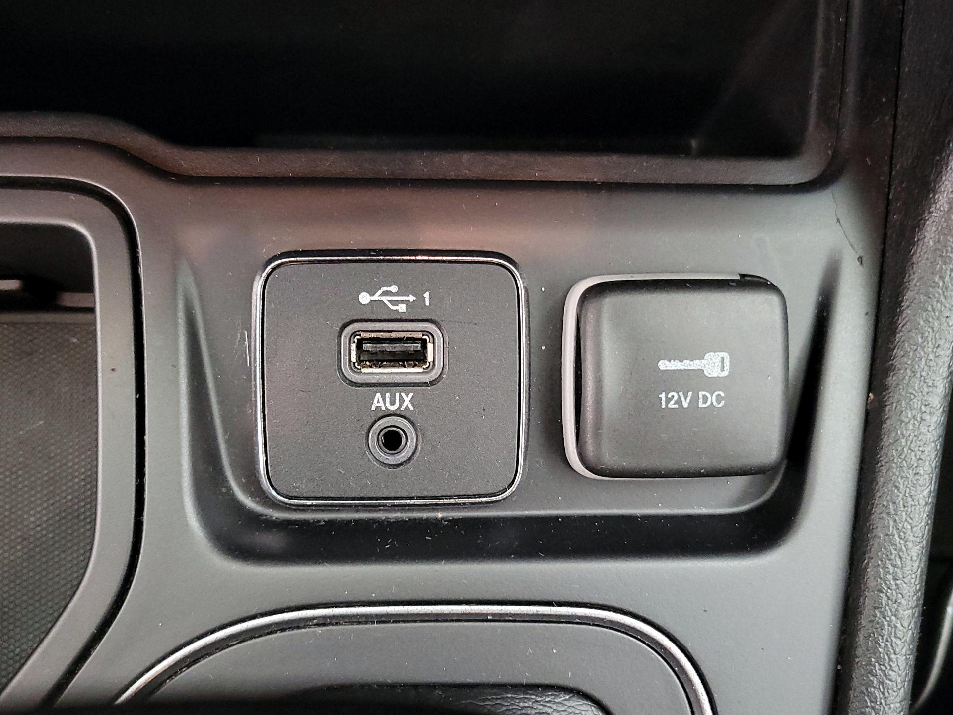 Thumbnail: 2019 Jeep Cherokee - 18