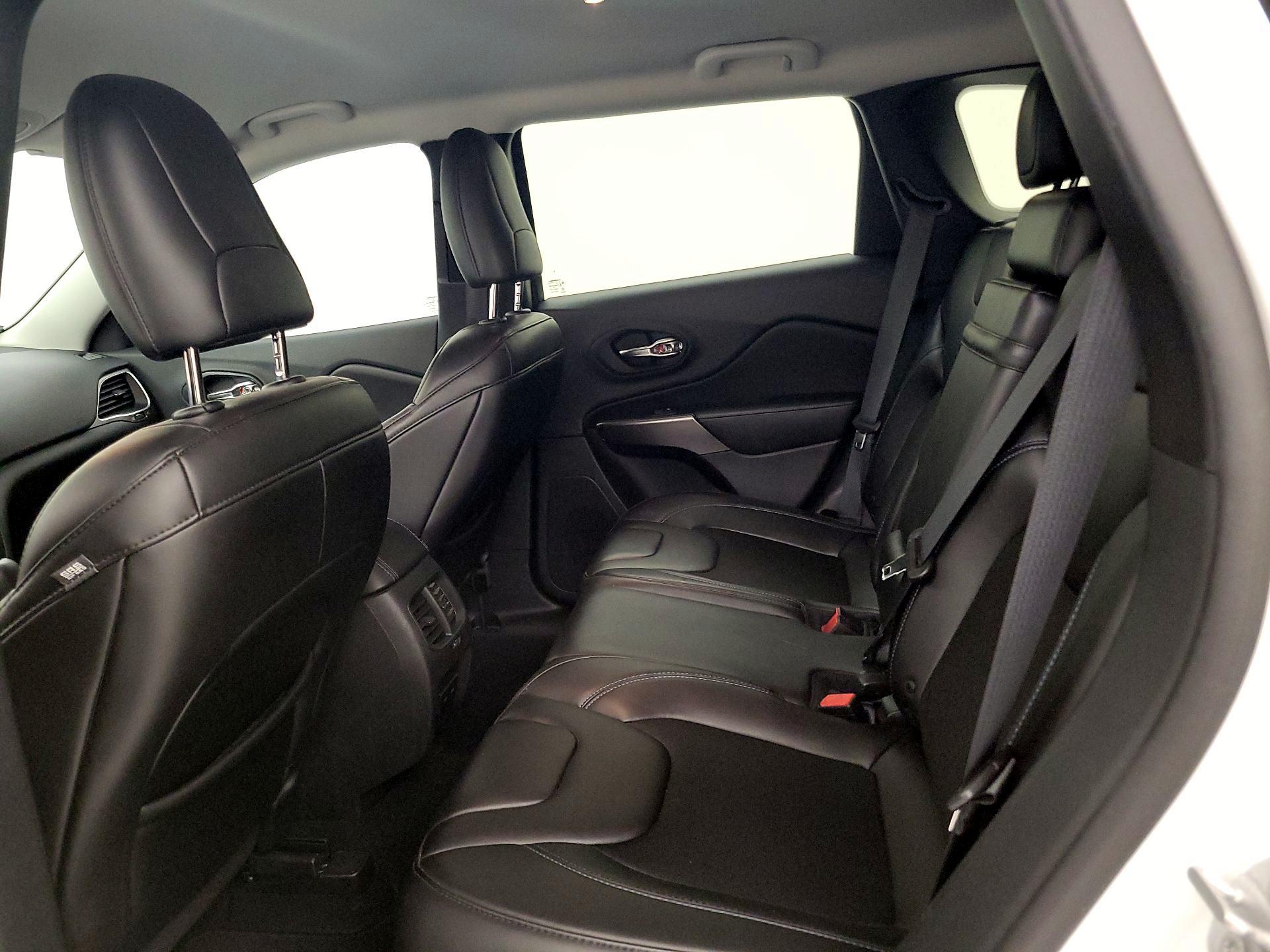 Thumbnail: 2019 Jeep Cherokee - 19