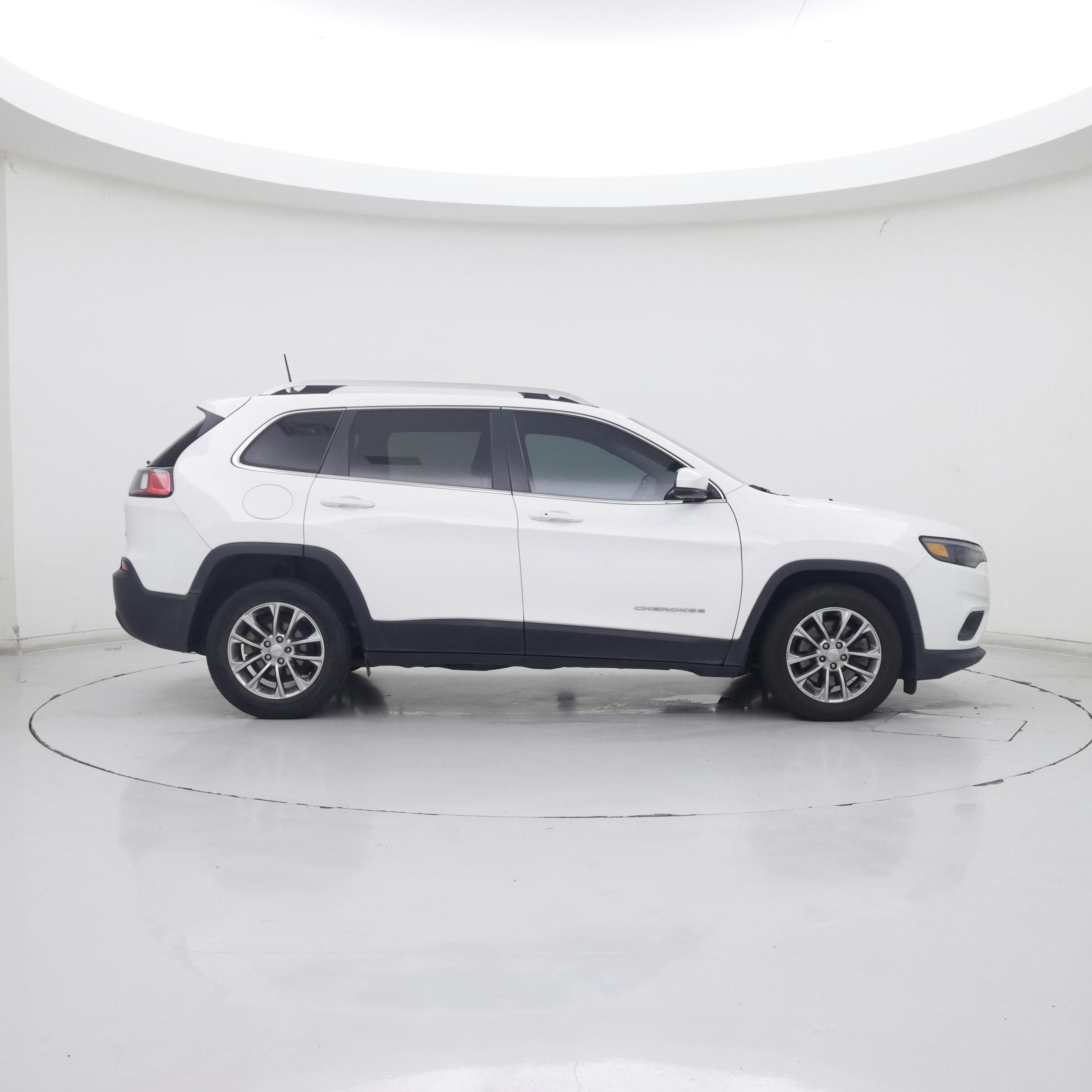 Thumbnail: 2019 Jeep Cherokee - 7