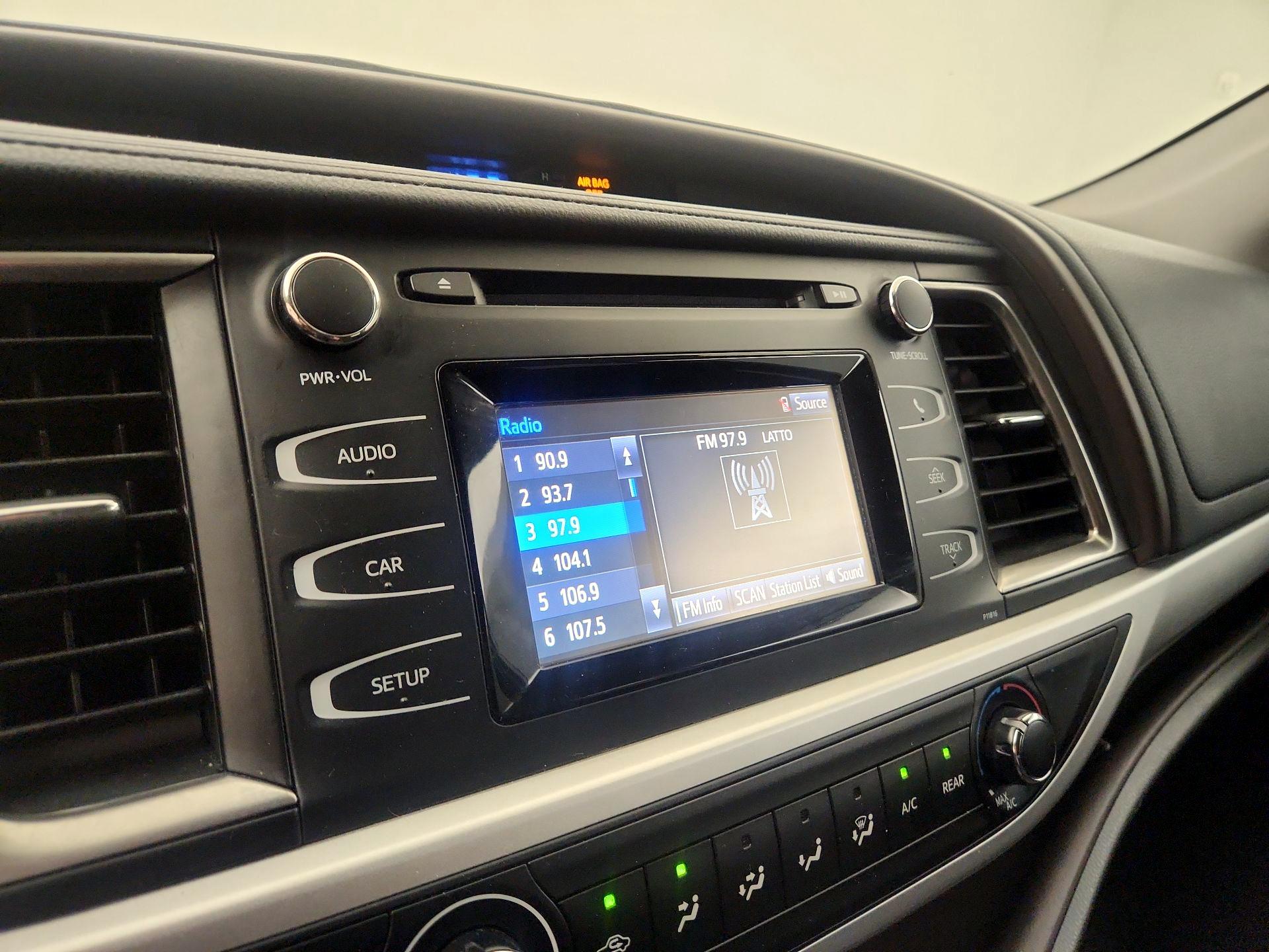 Thumbnail: 2019 Toyota Highlander - 15