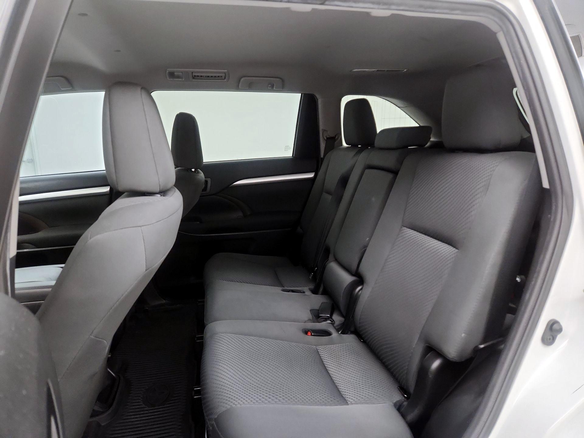Thumbnail: 2019 Toyota Highlander - 18