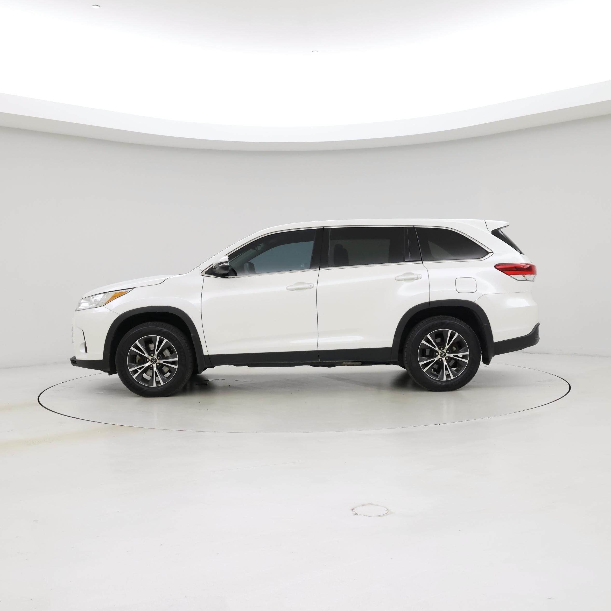 Thumbnail: 2019 Toyota Highlander - 3