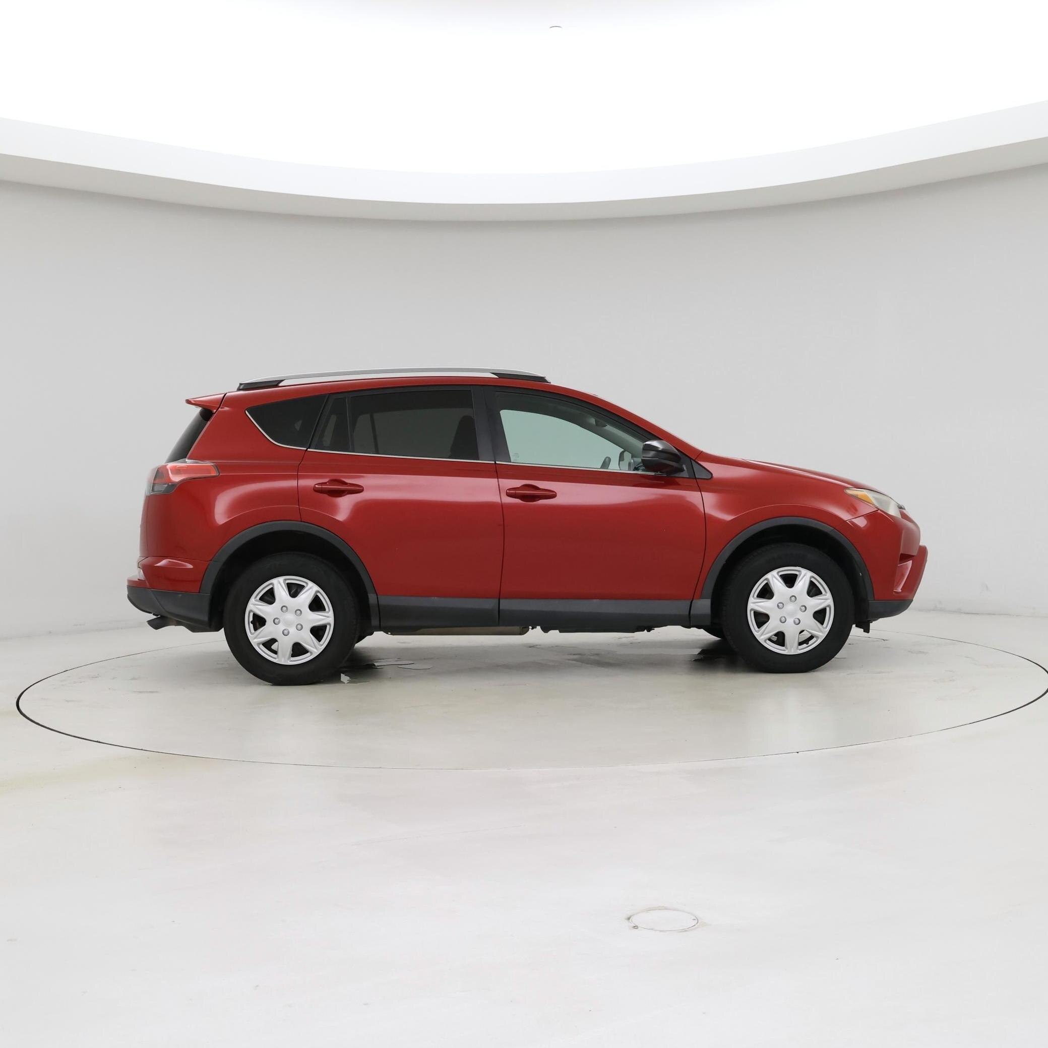 Thumbnail: 2017 Toyota RAV4 - 7