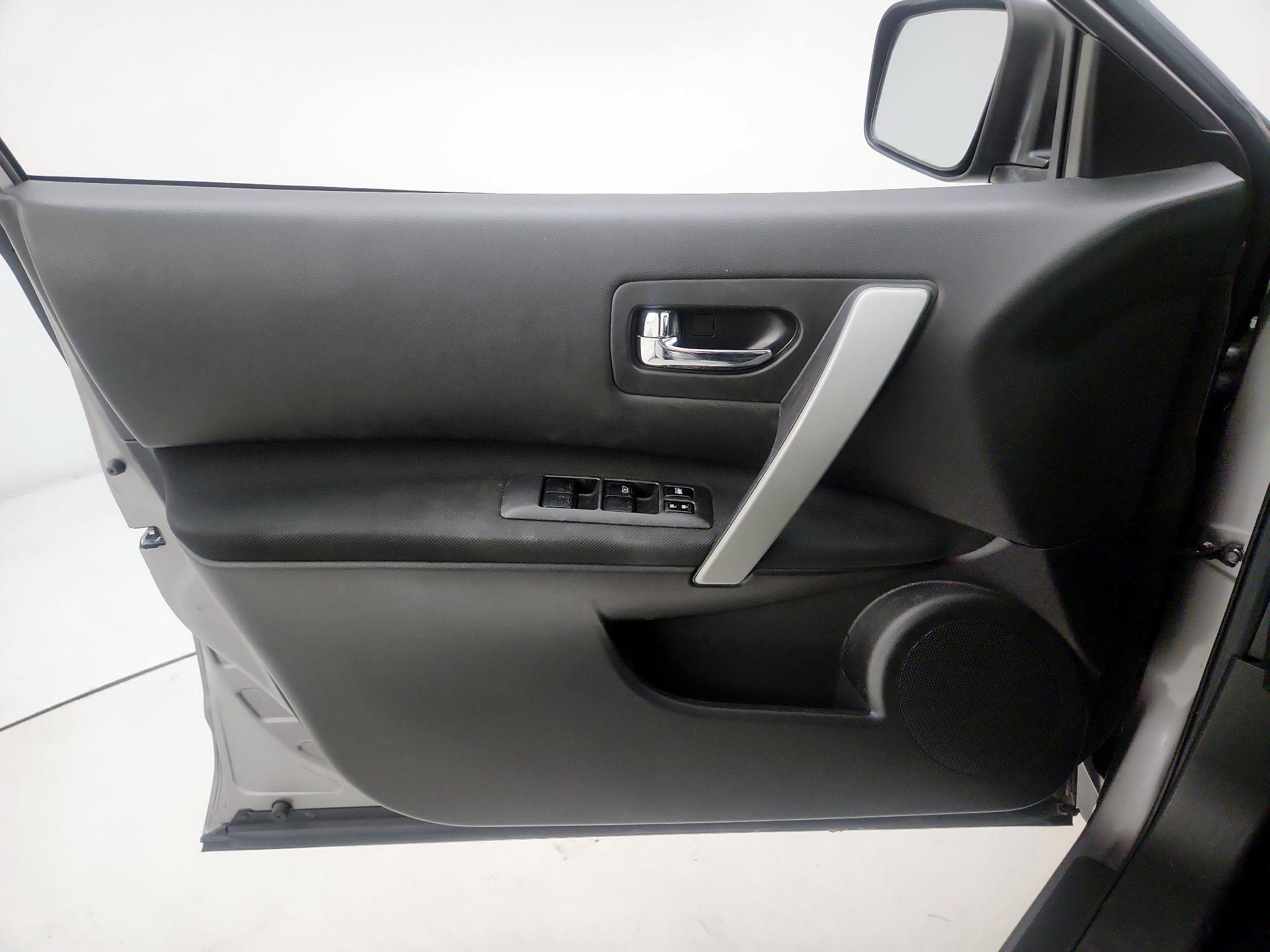 Thumbnail: 2015 Nissan Rogue - 12