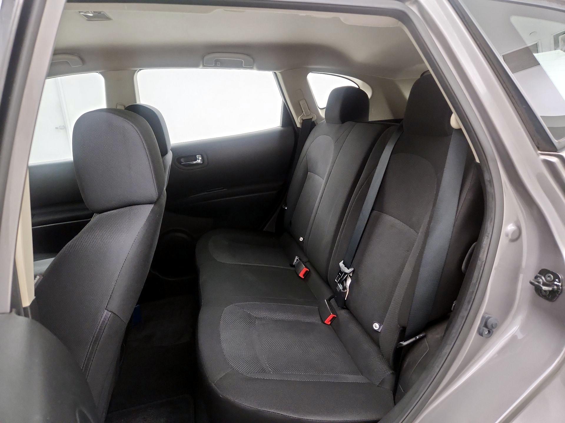 Thumbnail: 2015 Nissan Rogue - 18