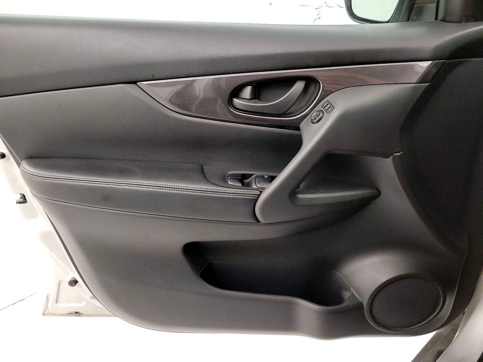 Thumbnail: 2019 Nissan Rogue - 12