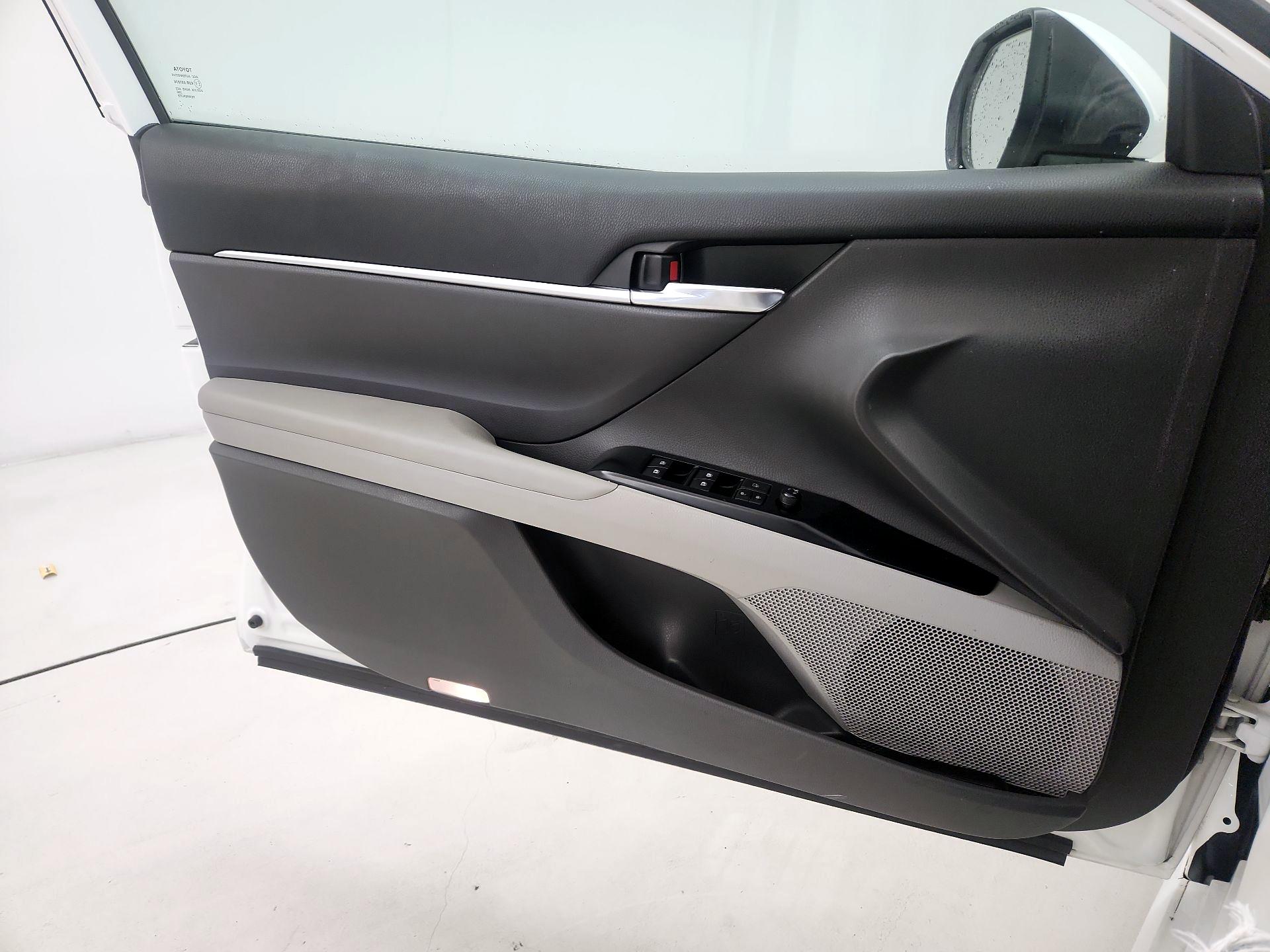 Thumbnail: 2019 Toyota Camry - 12