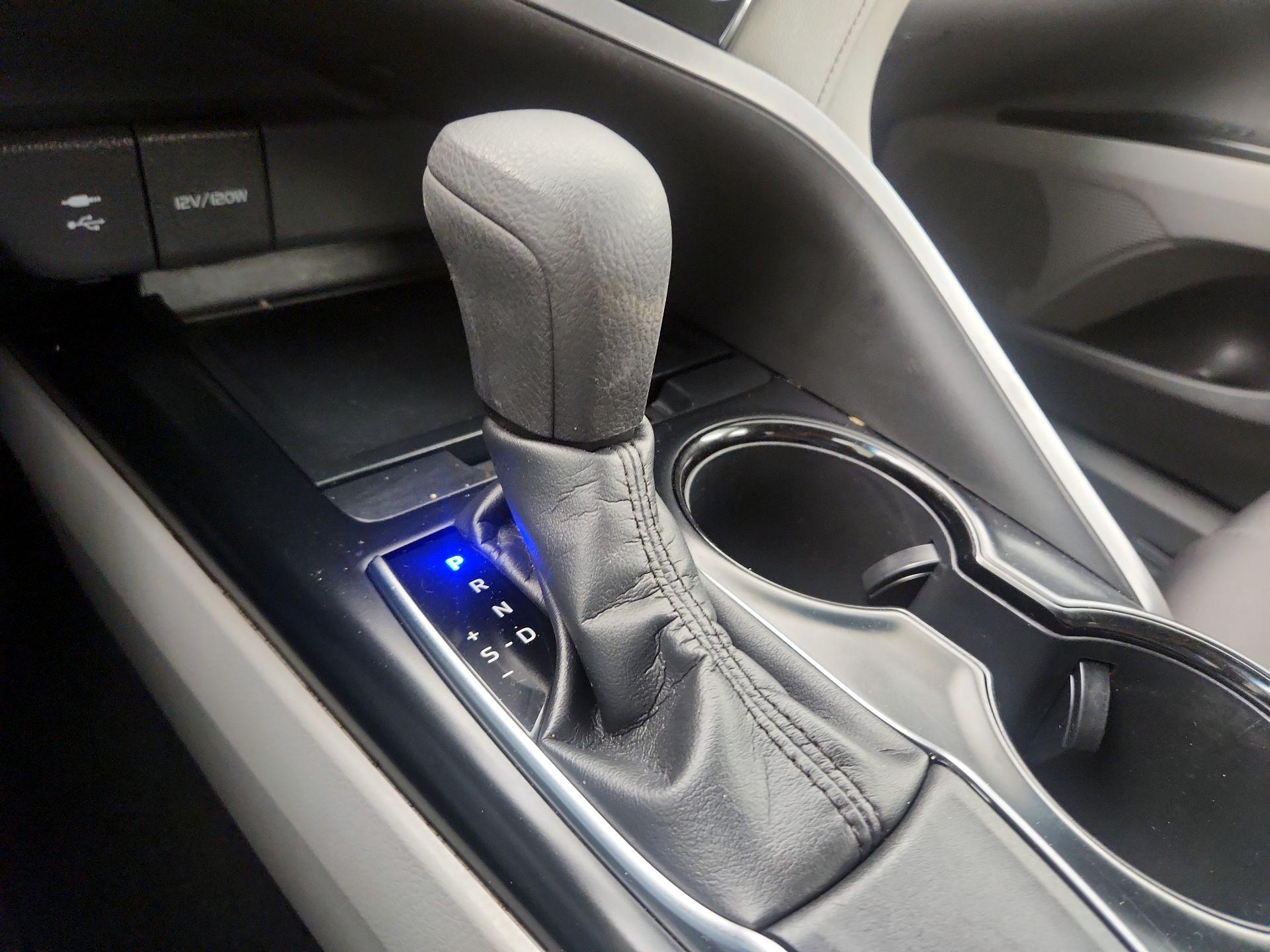 Thumbnail: 2019 Toyota Camry - 15