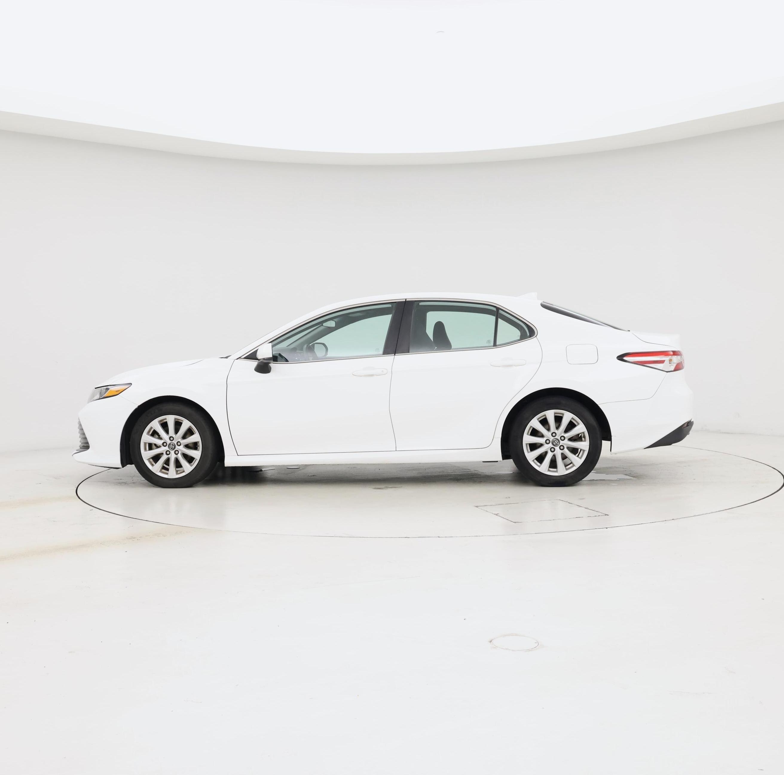 Thumbnail: 2019 Toyota Camry - 3