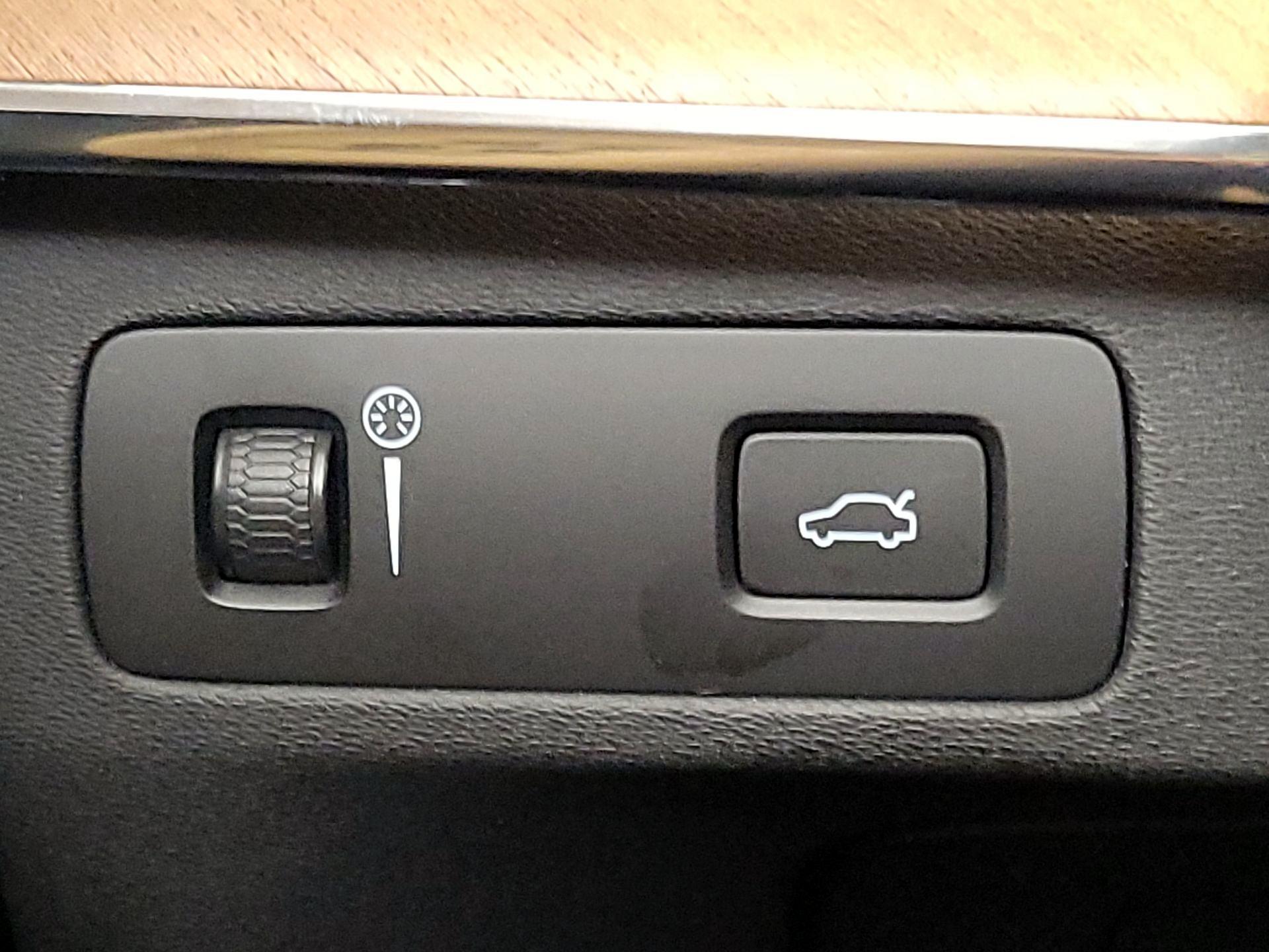 Thumbnail: 2017 Volvo XC90 - 13