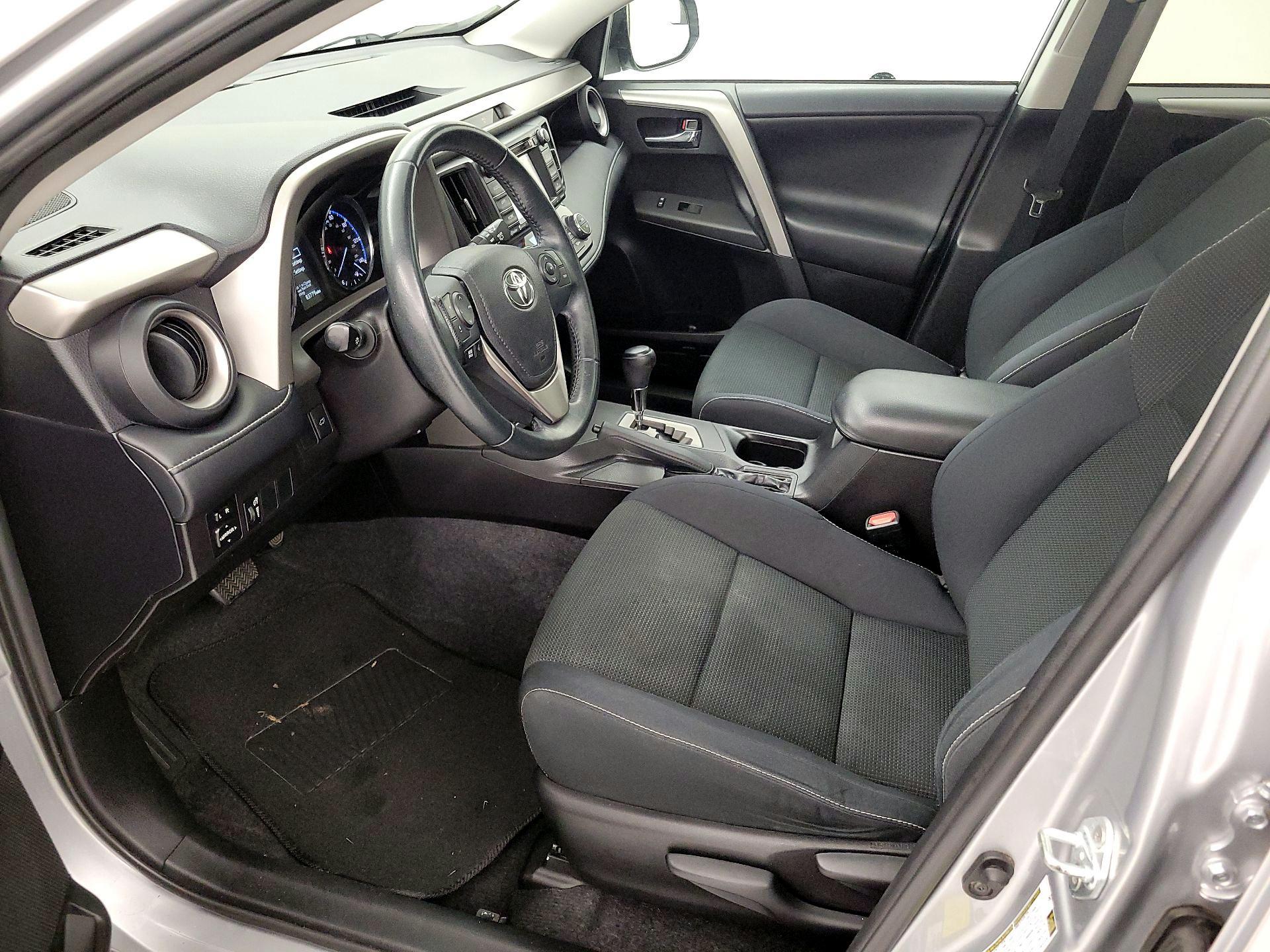 Thumbnail: 2016 Toyota RAV4 - 11