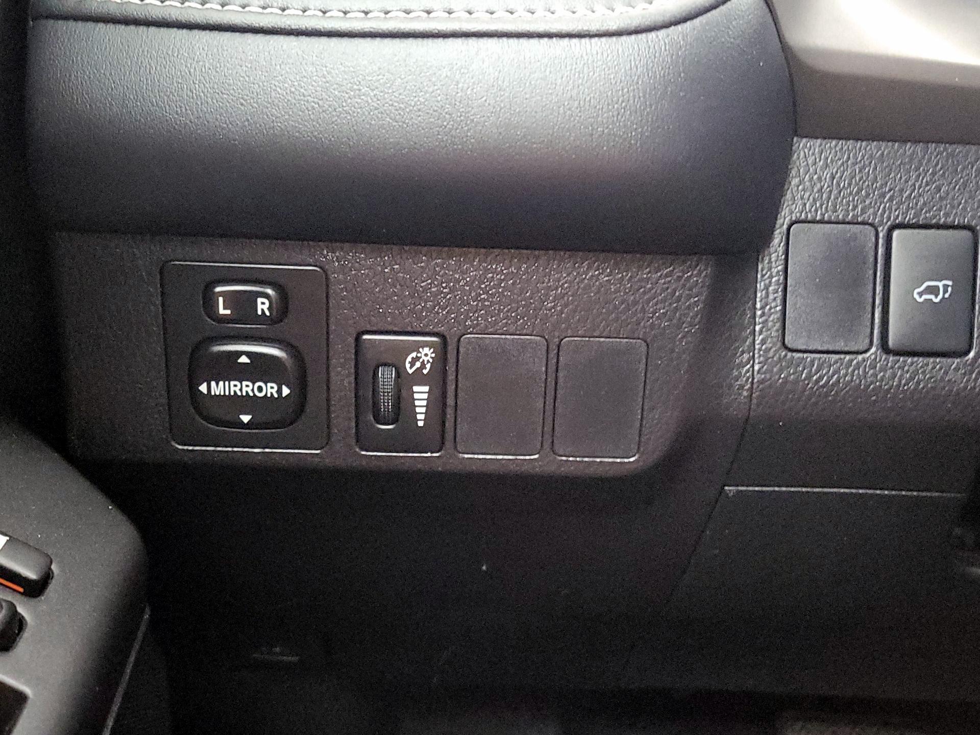 Thumbnail: 2016 Toyota RAV4 - 13