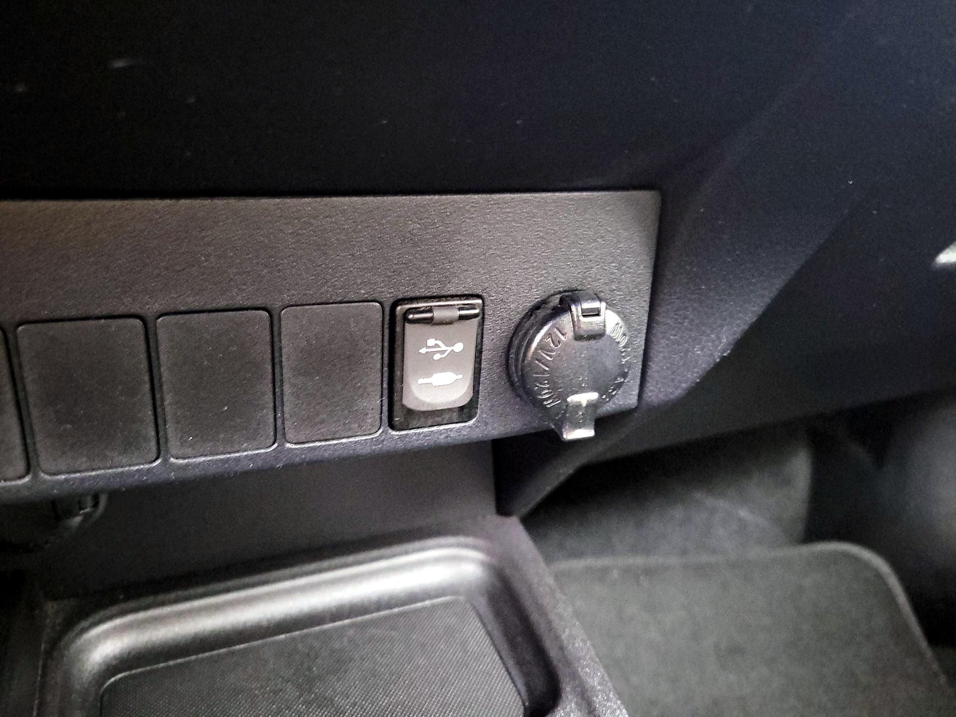 Thumbnail: 2016 Toyota RAV4 - 18