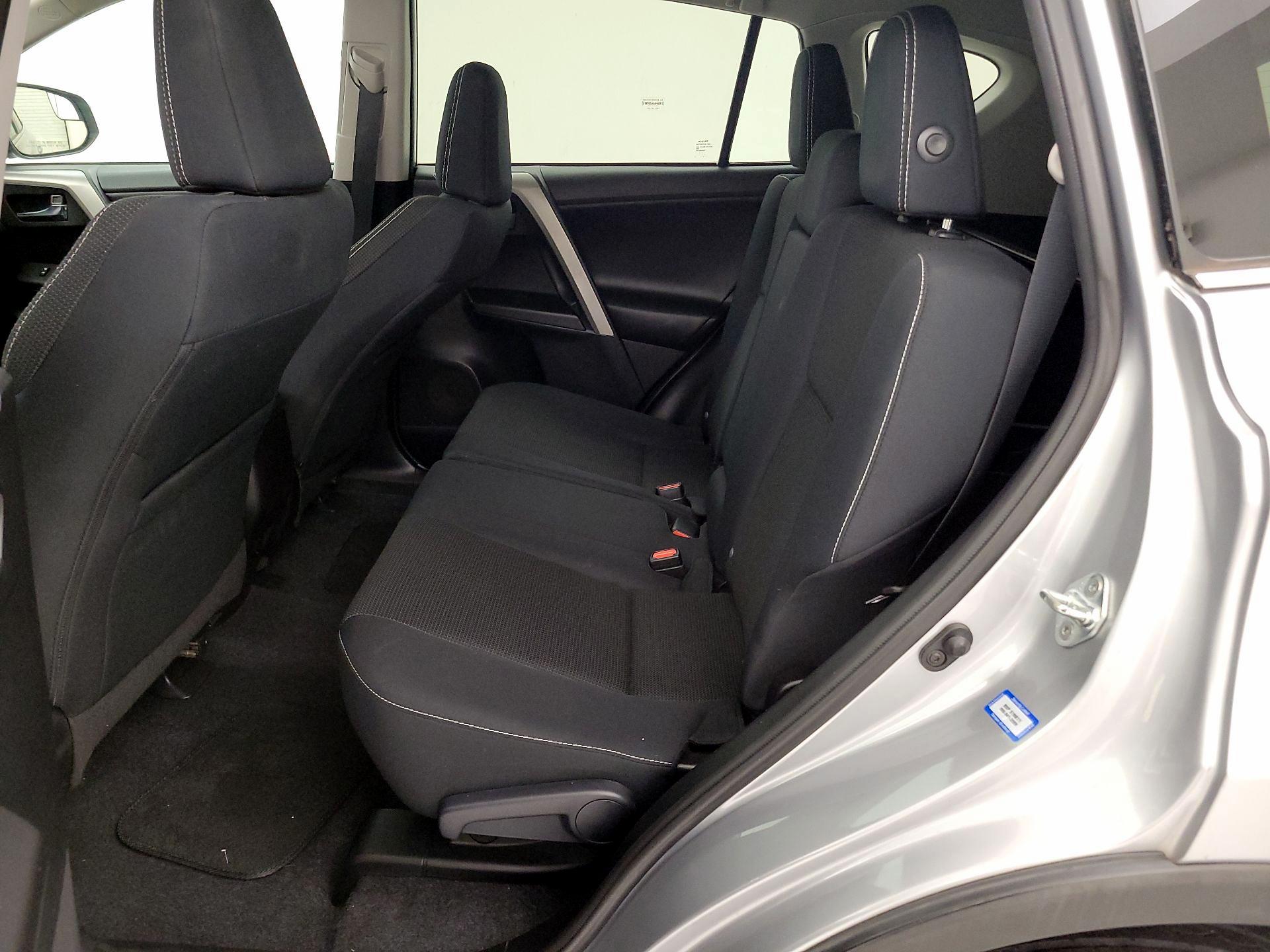 Thumbnail: 2016 Toyota RAV4 - 20