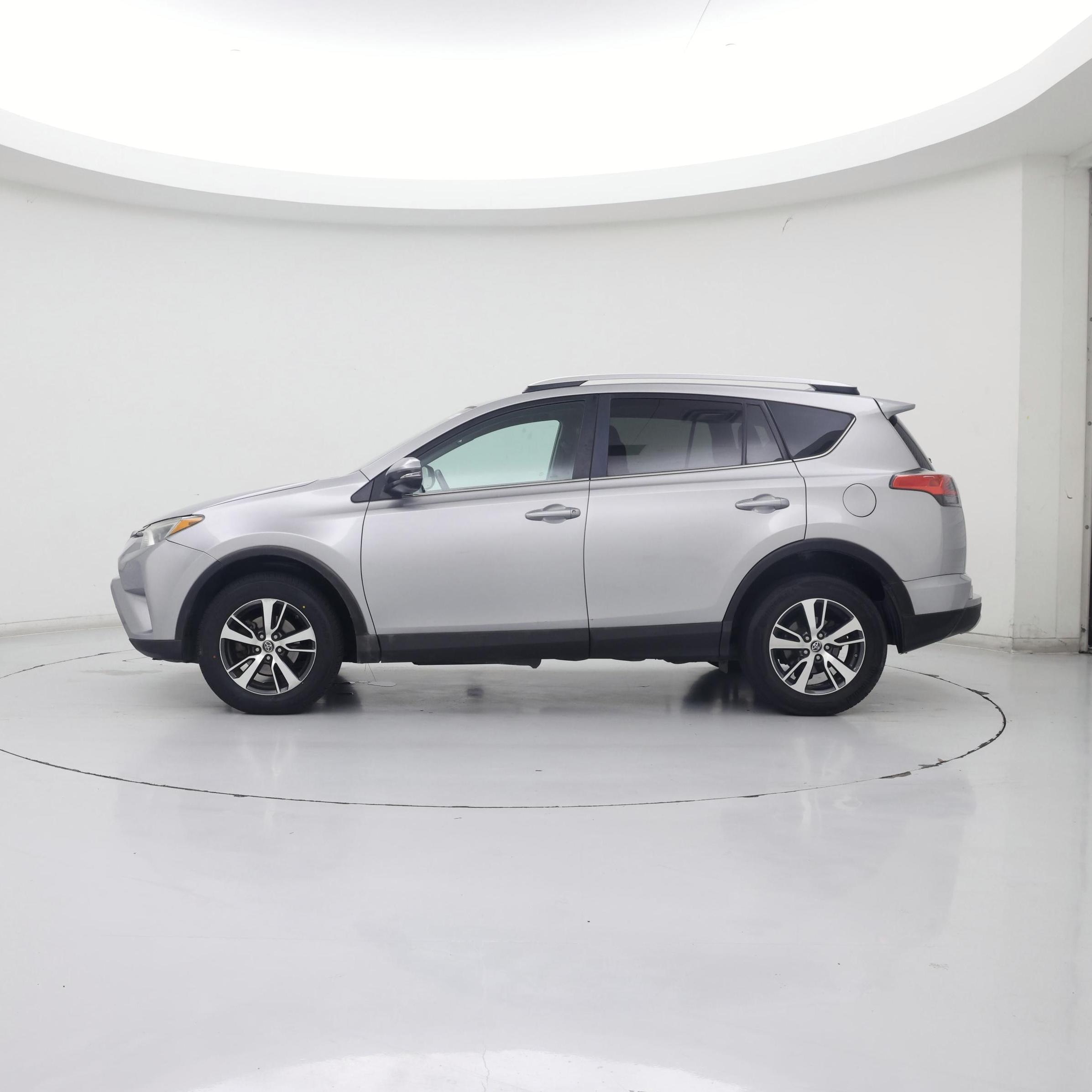 Thumbnail: 2016 Toyota RAV4 - 3