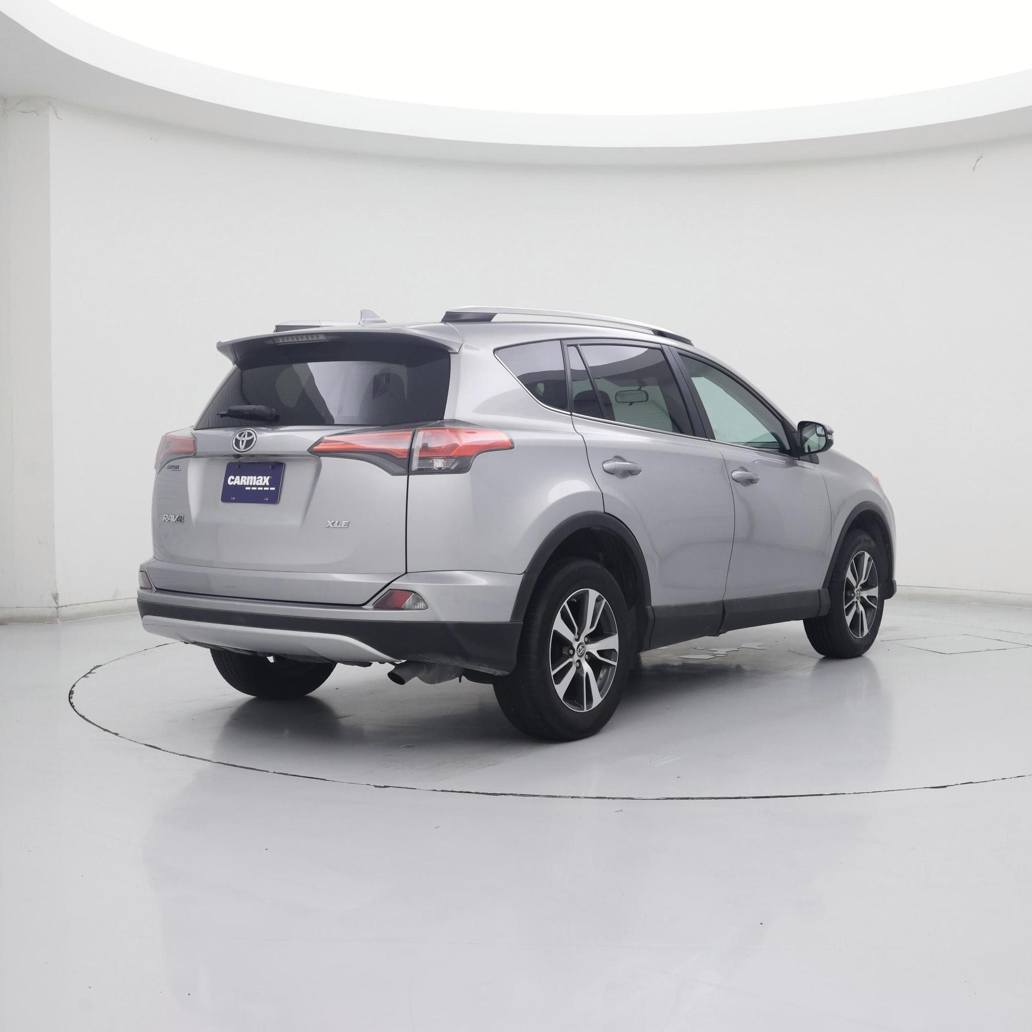 Thumbnail: 2016 Toyota RAV4 - 8