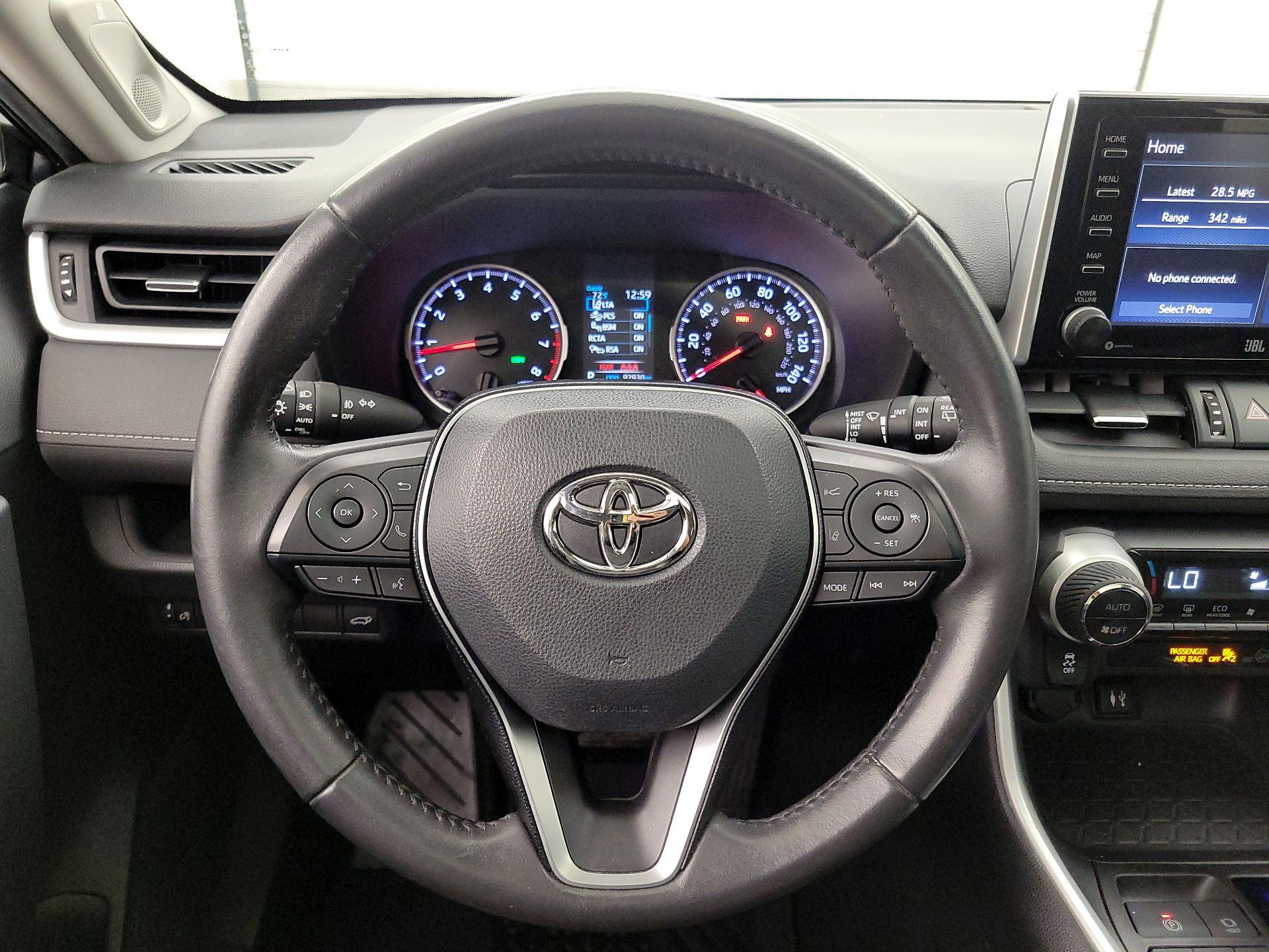 Thumbnail: 2019 Toyota RAV4 - 10