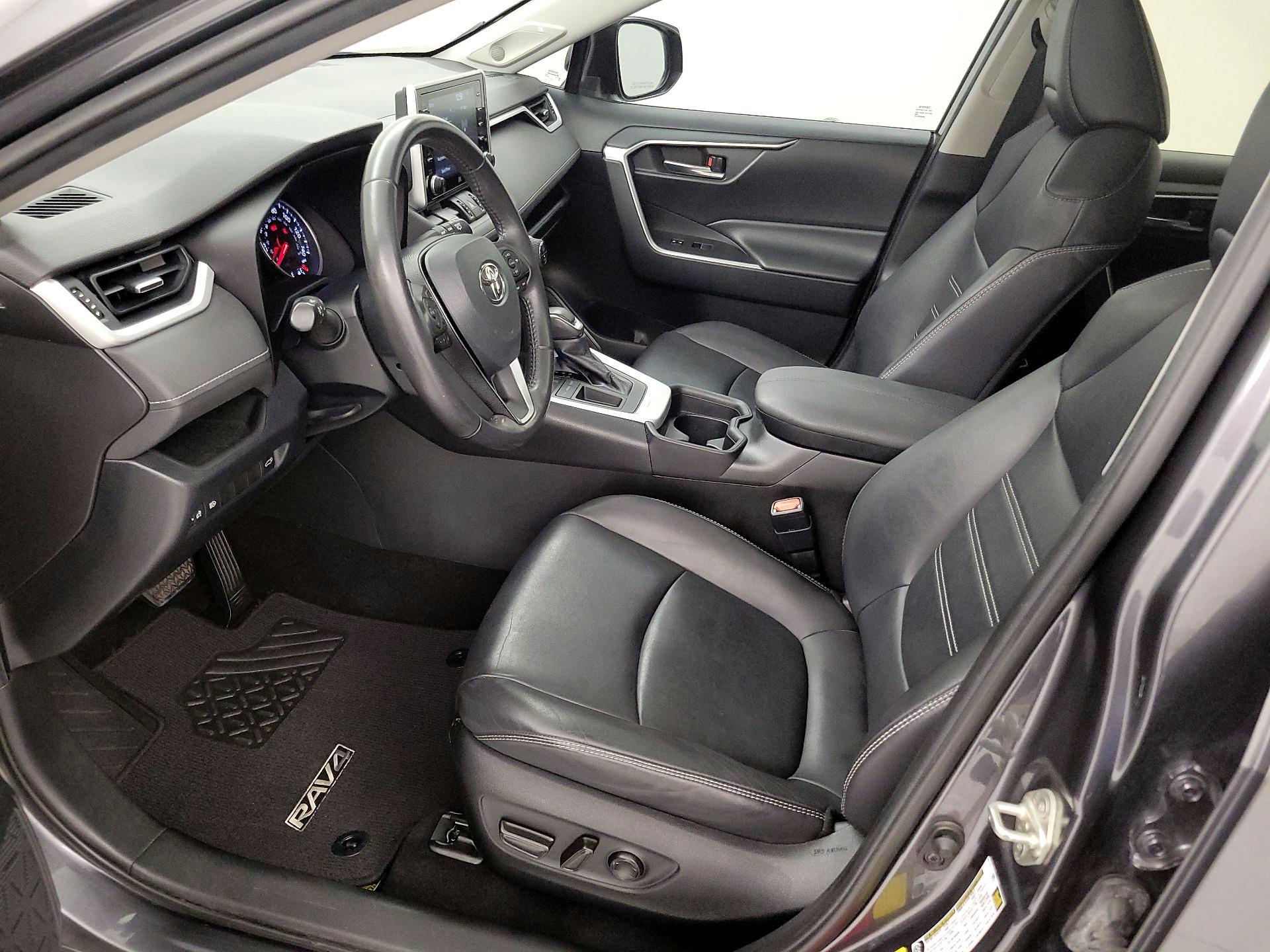 Thumbnail: 2019 Toyota RAV4 - 11