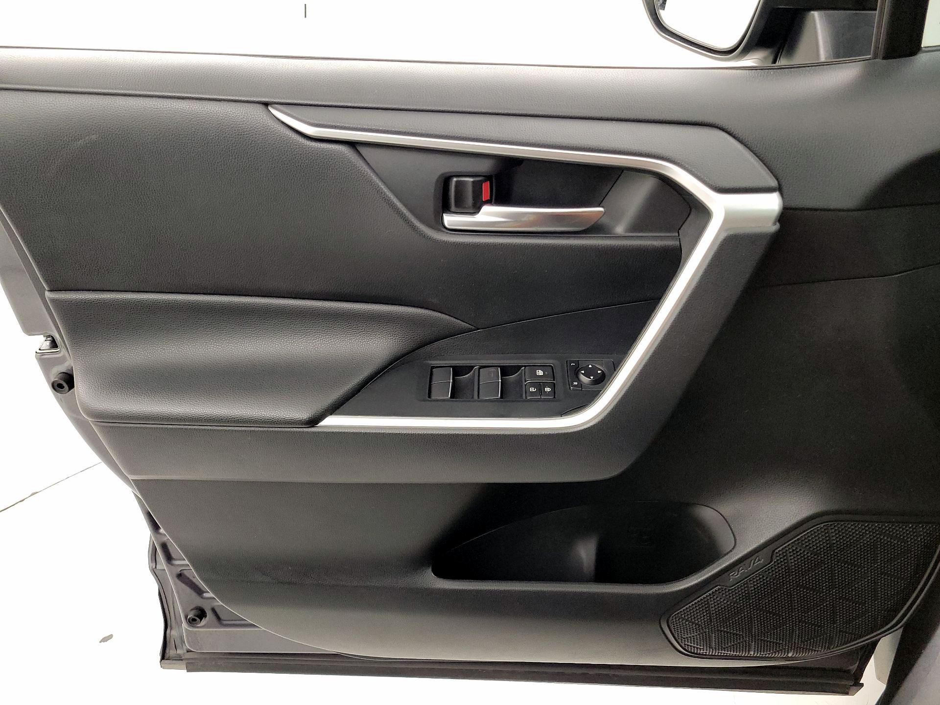 Thumbnail: 2019 Toyota RAV4 - 12