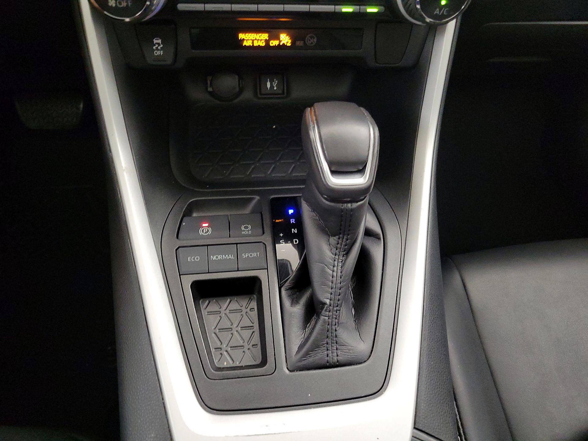 Thumbnail: 2019 Toyota RAV4 - 17