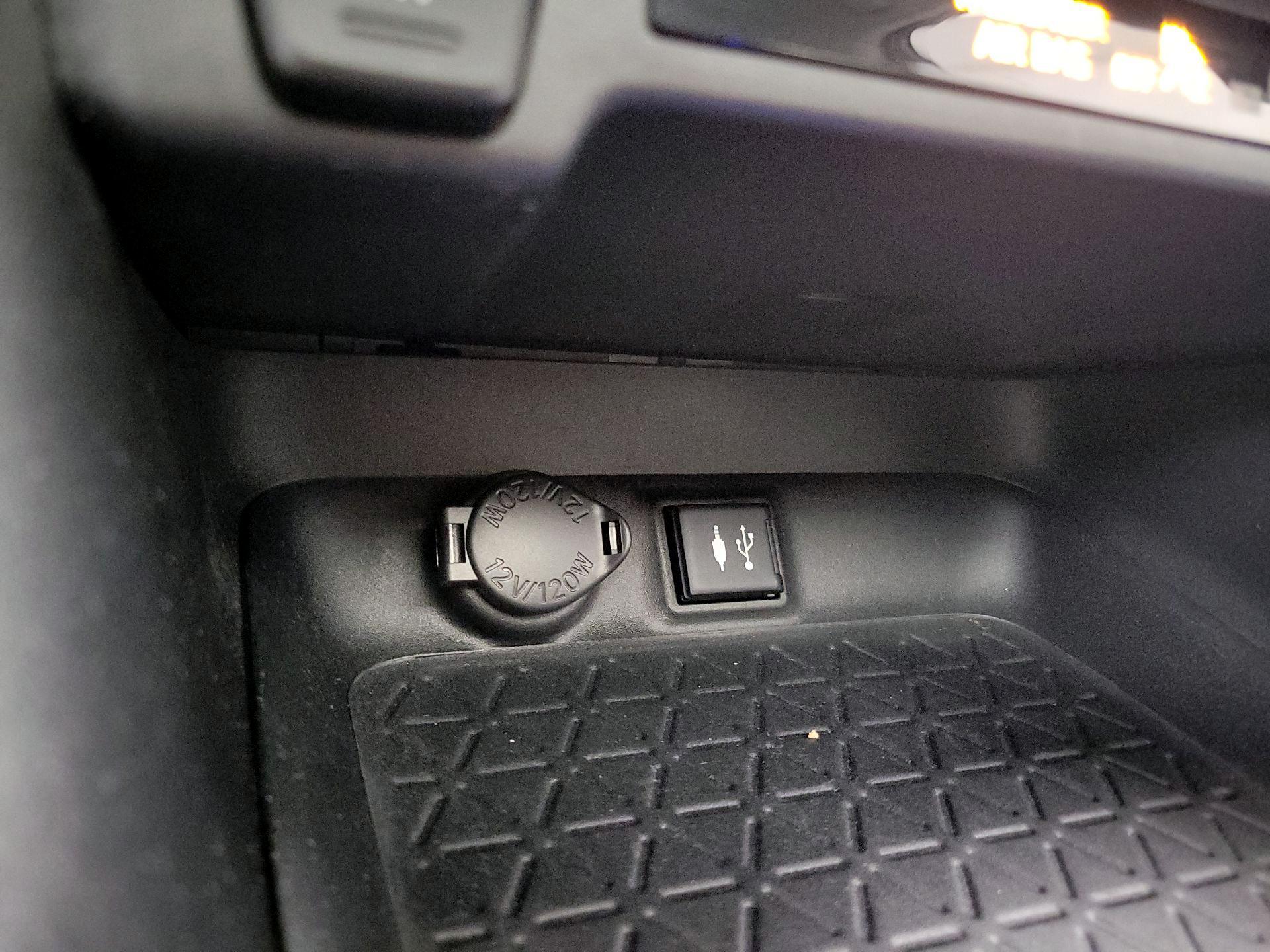 Thumbnail: 2019 Toyota RAV4 - 18