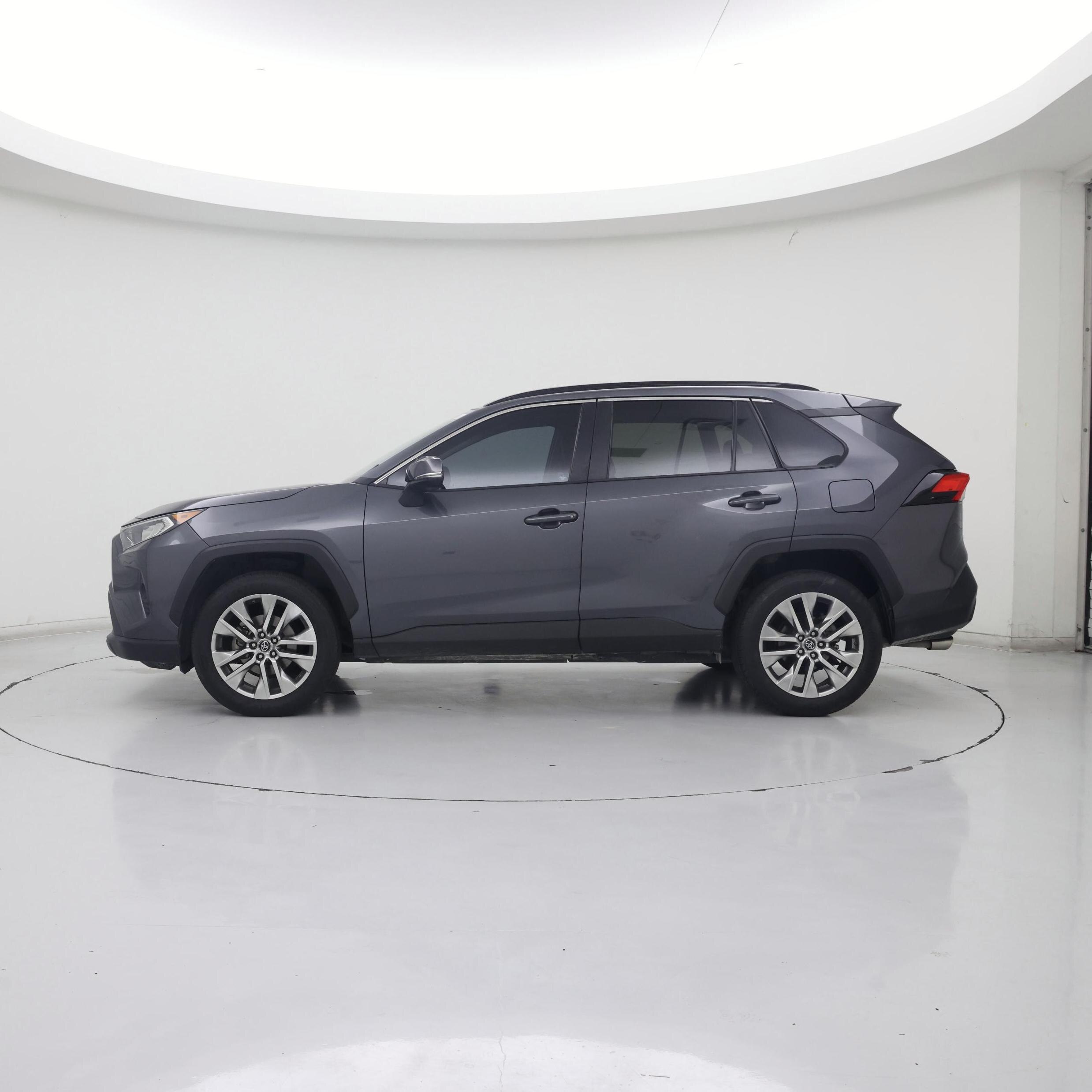 Thumbnail: 2019 Toyota RAV4 - 3
