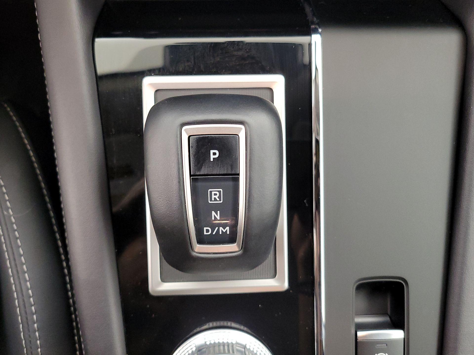 Thumbnail: 2024 Mitsubishi Outlander - 18