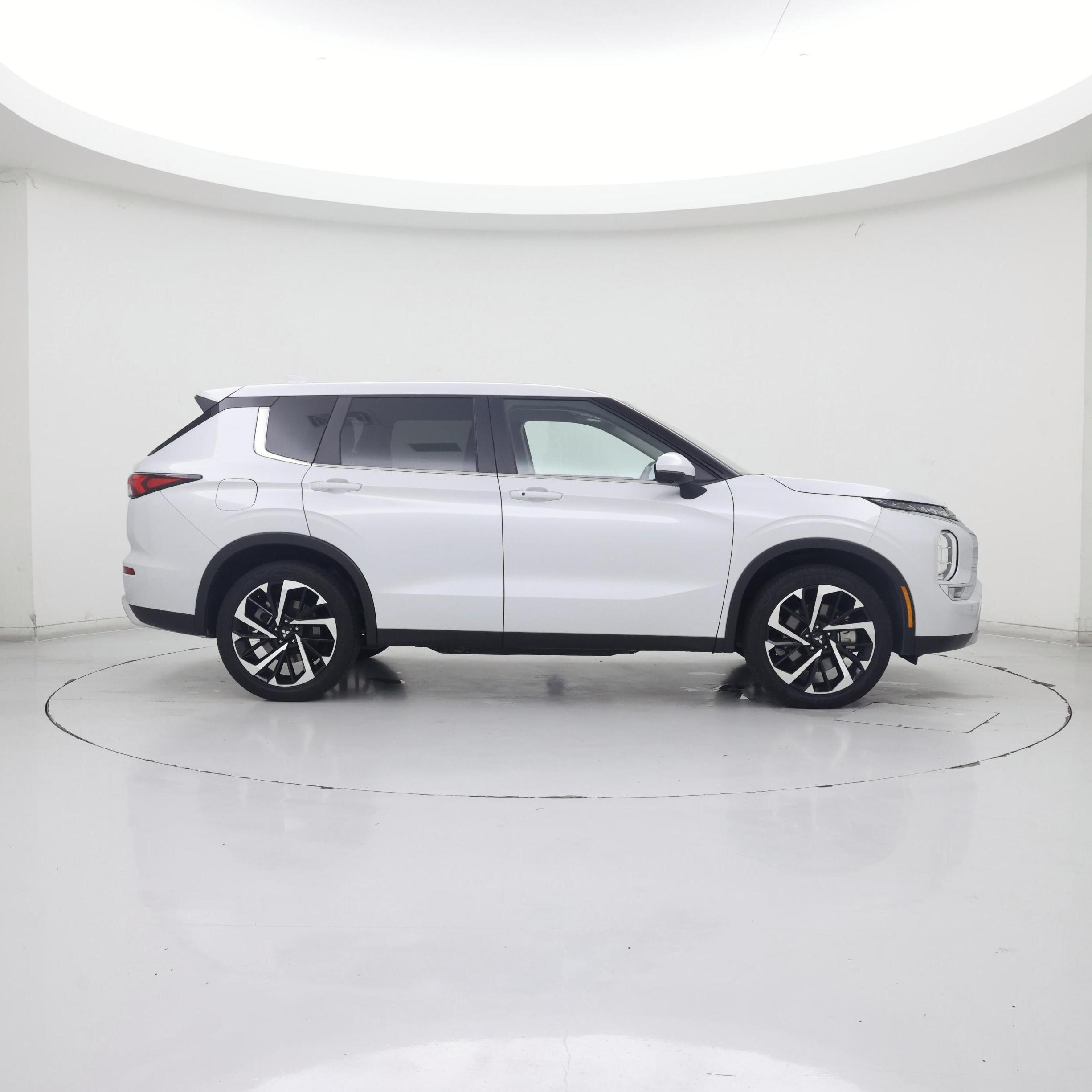 Thumbnail: 2024 Mitsubishi Outlander - 7