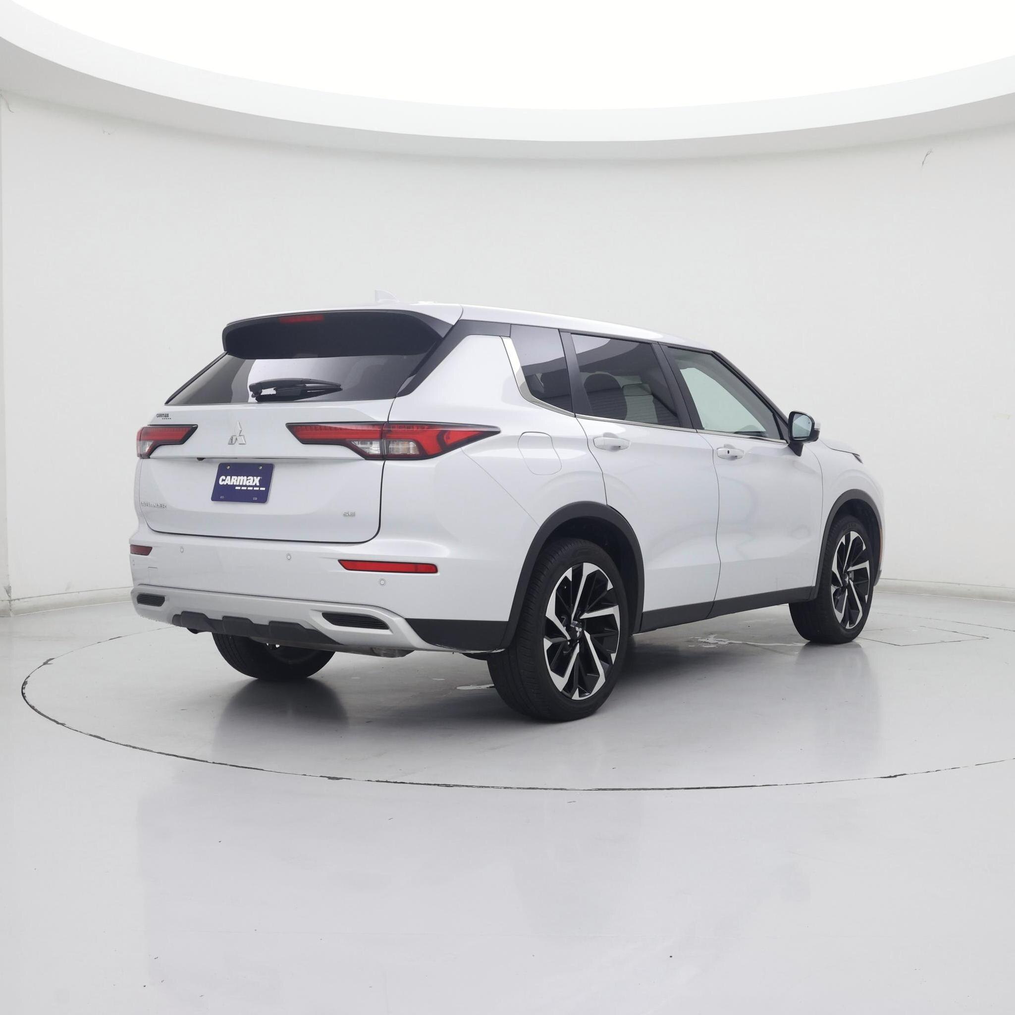 Thumbnail: 2024 Mitsubishi Outlander - 8