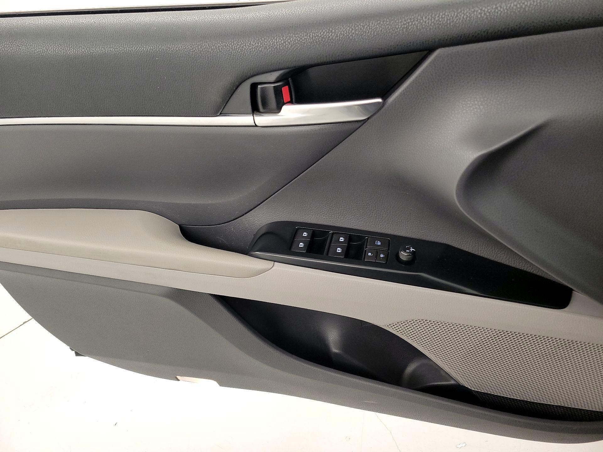 Thumbnail: 2019 Toyota Camry - 12