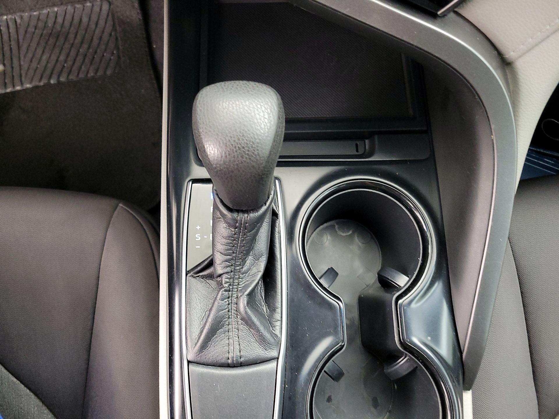 Thumbnail: 2019 Toyota Camry - 17