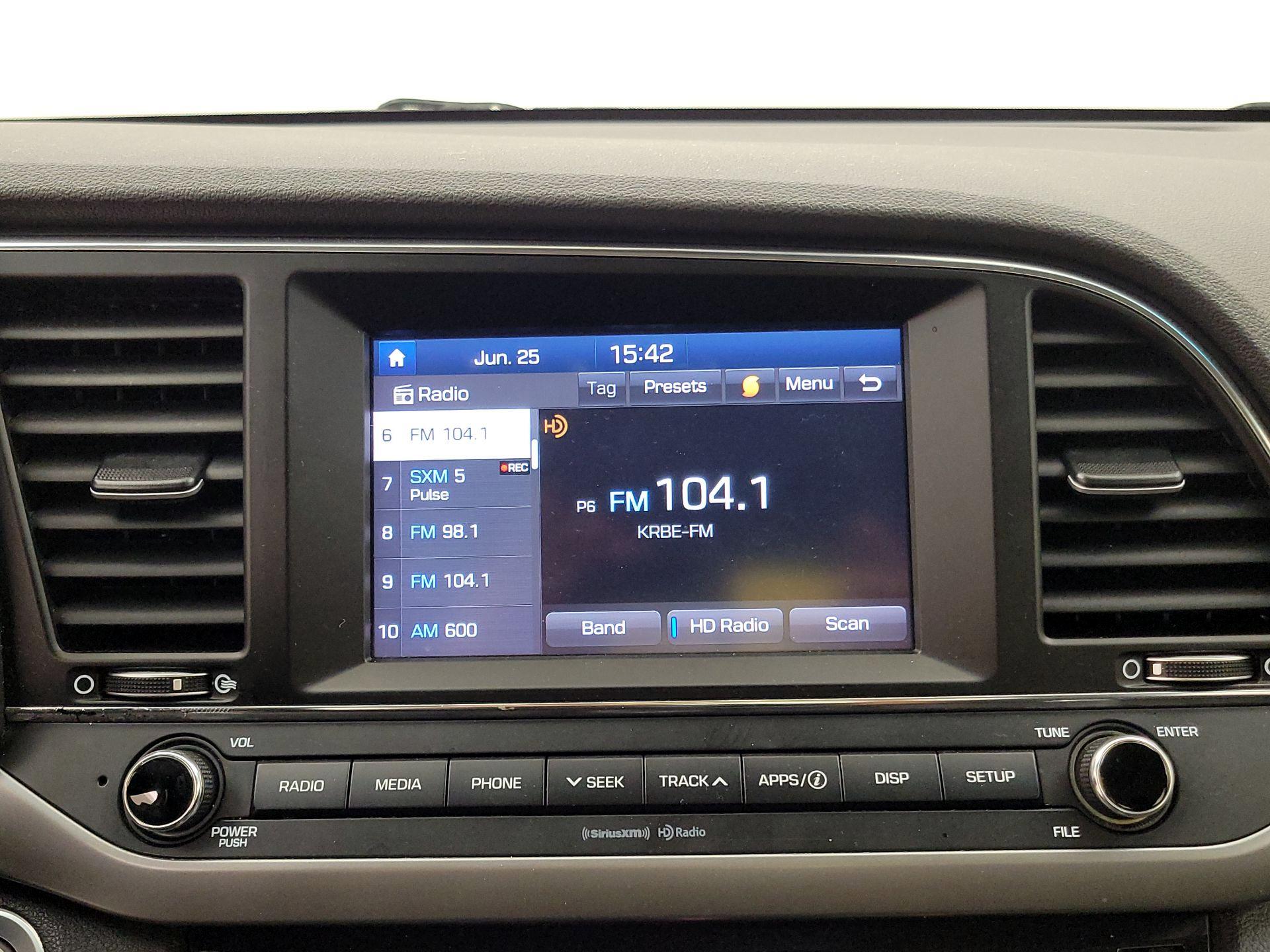 Thumbnail: 2017 Hyundai Elantra - 15