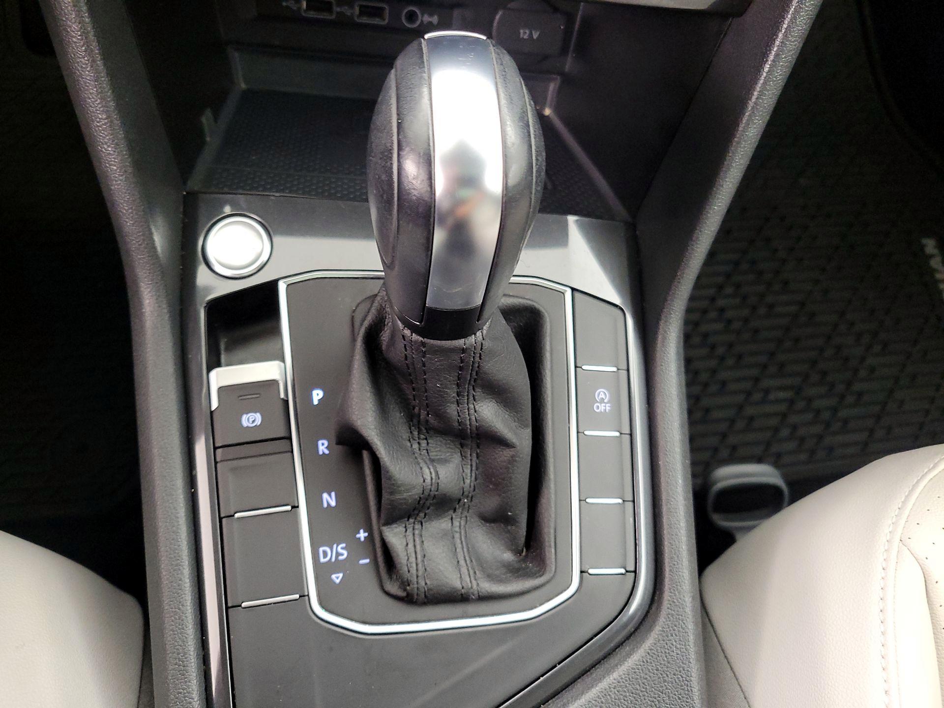 Thumbnail: 2020 Volkswagen Tiguan - 17